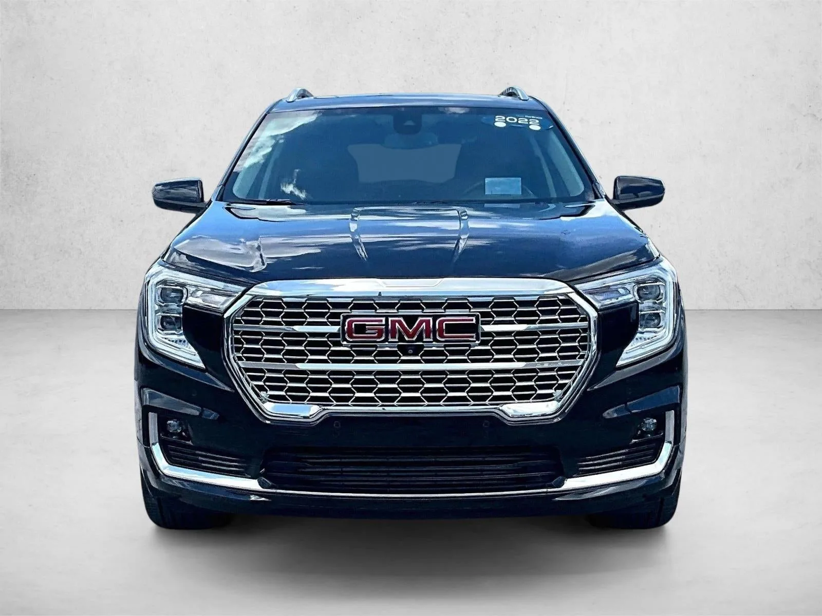 2022 GMC Terrain Denali photo 3