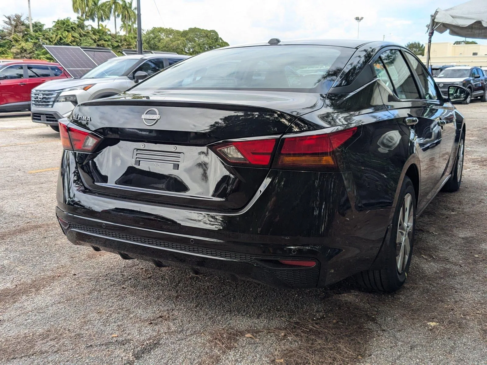 2025 Nissan Altima S FWD photo 2
