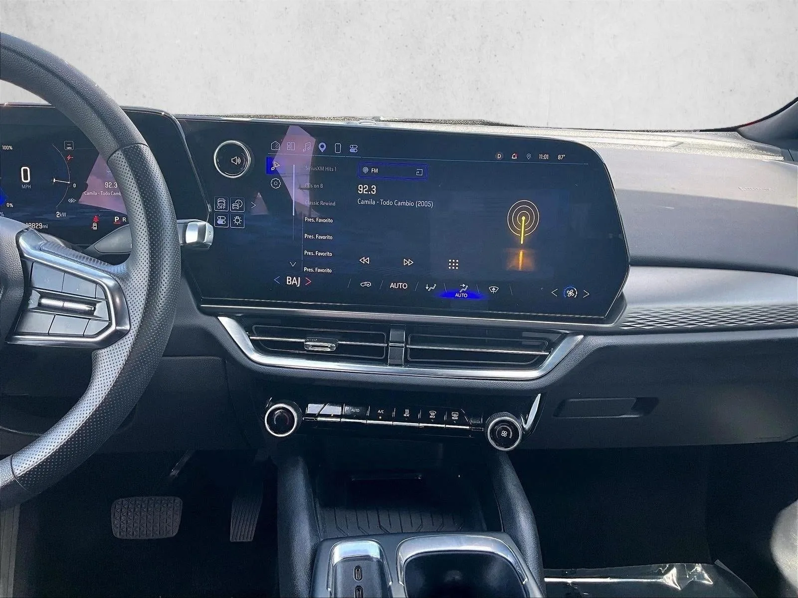 2025 Chevrolet Equinox EV LT photo 8