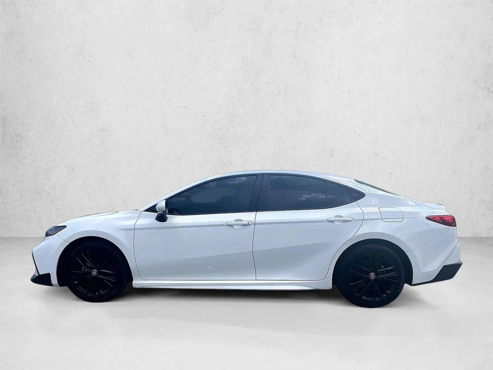 2025 Toyota Camry SE photo 6
