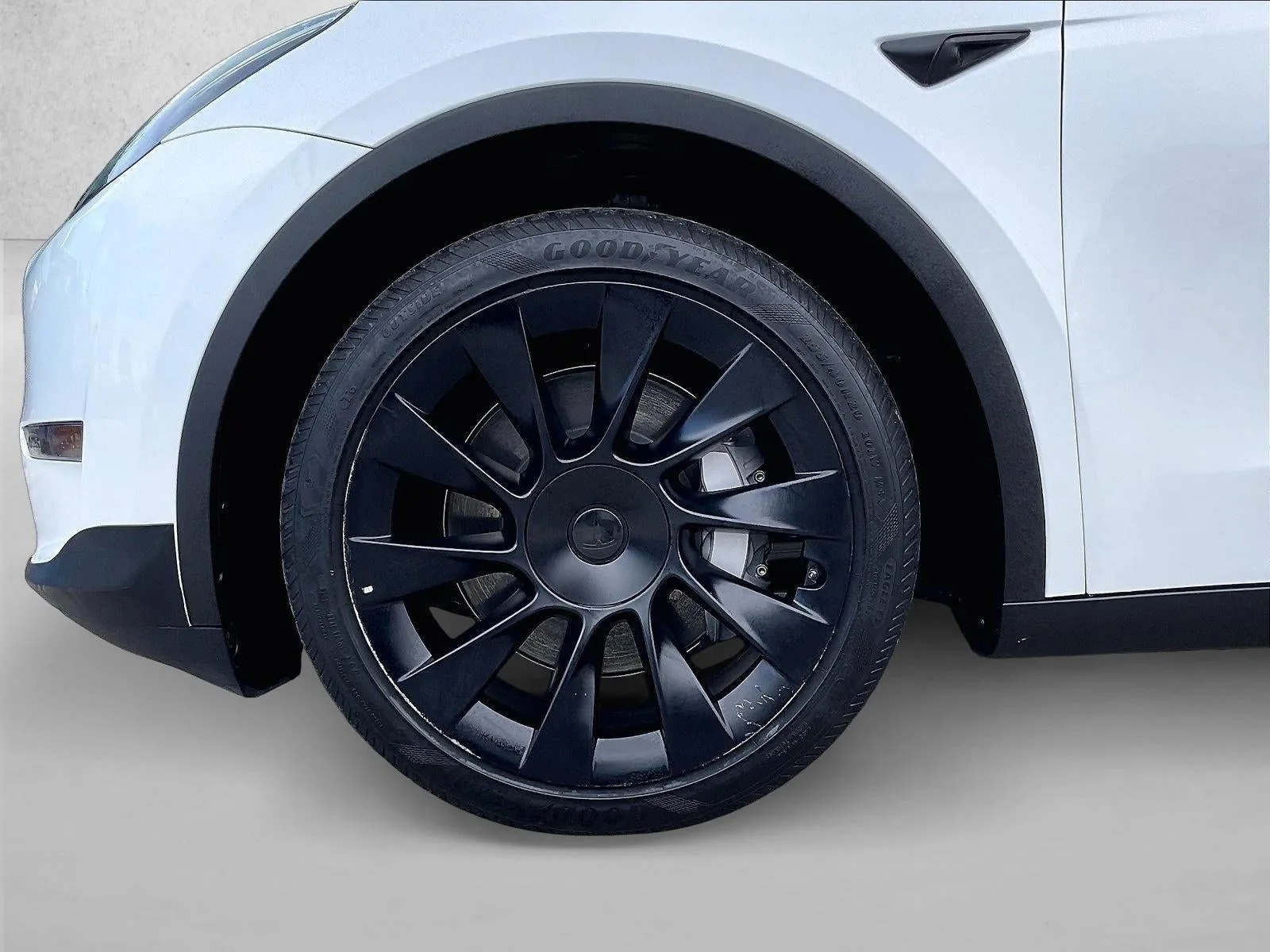 2023 Tesla Model Y Long Range photo 8