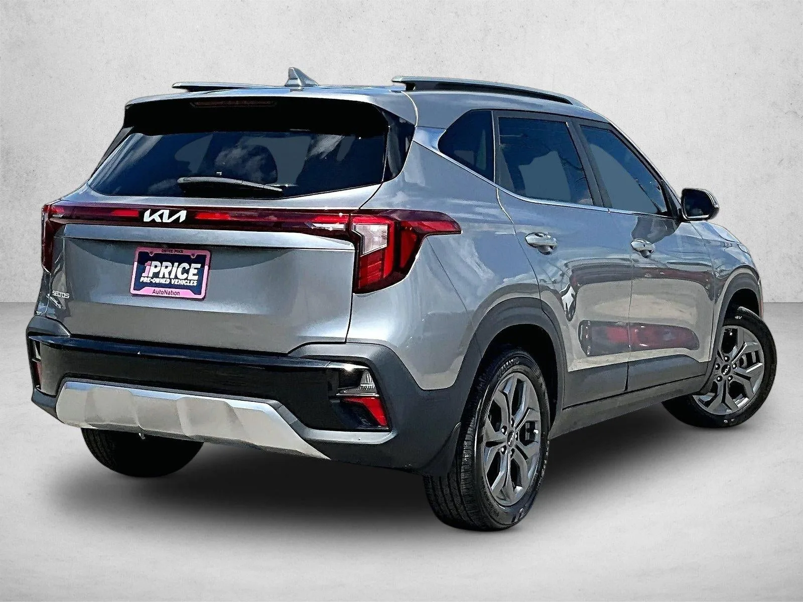 2024 Kia Seltos S photo 2