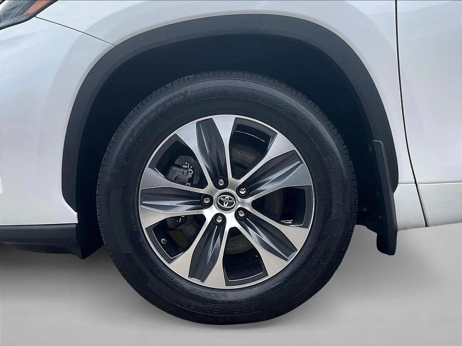 2024 Toyota Highlander XLE photo 8