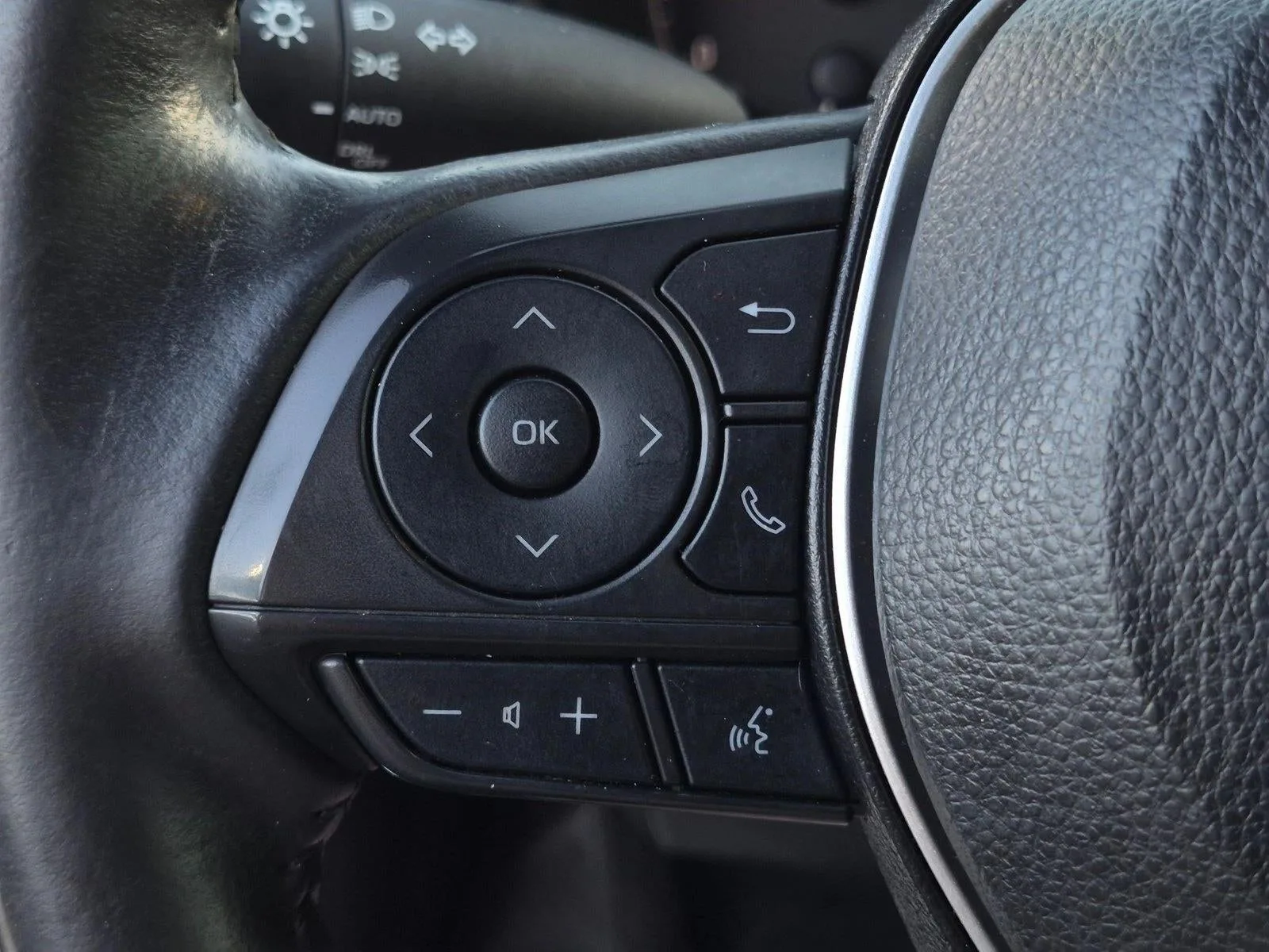 2024 Toyota Corolla SE CVT (Natl) photo 11