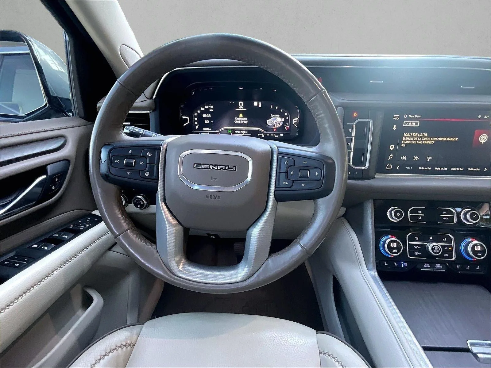 2023 GMC Yukon Denali photo 7