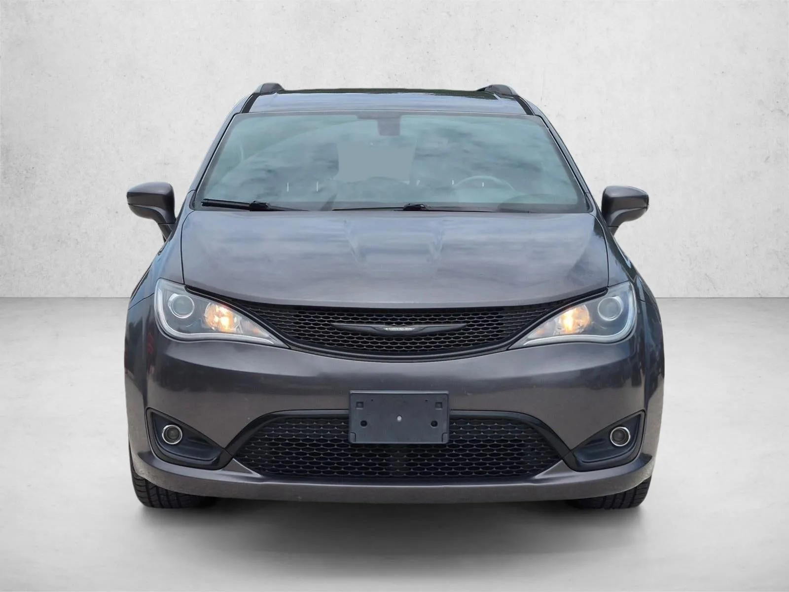2018 Chrysler Pacifica Touring L Plus FWD photo 2