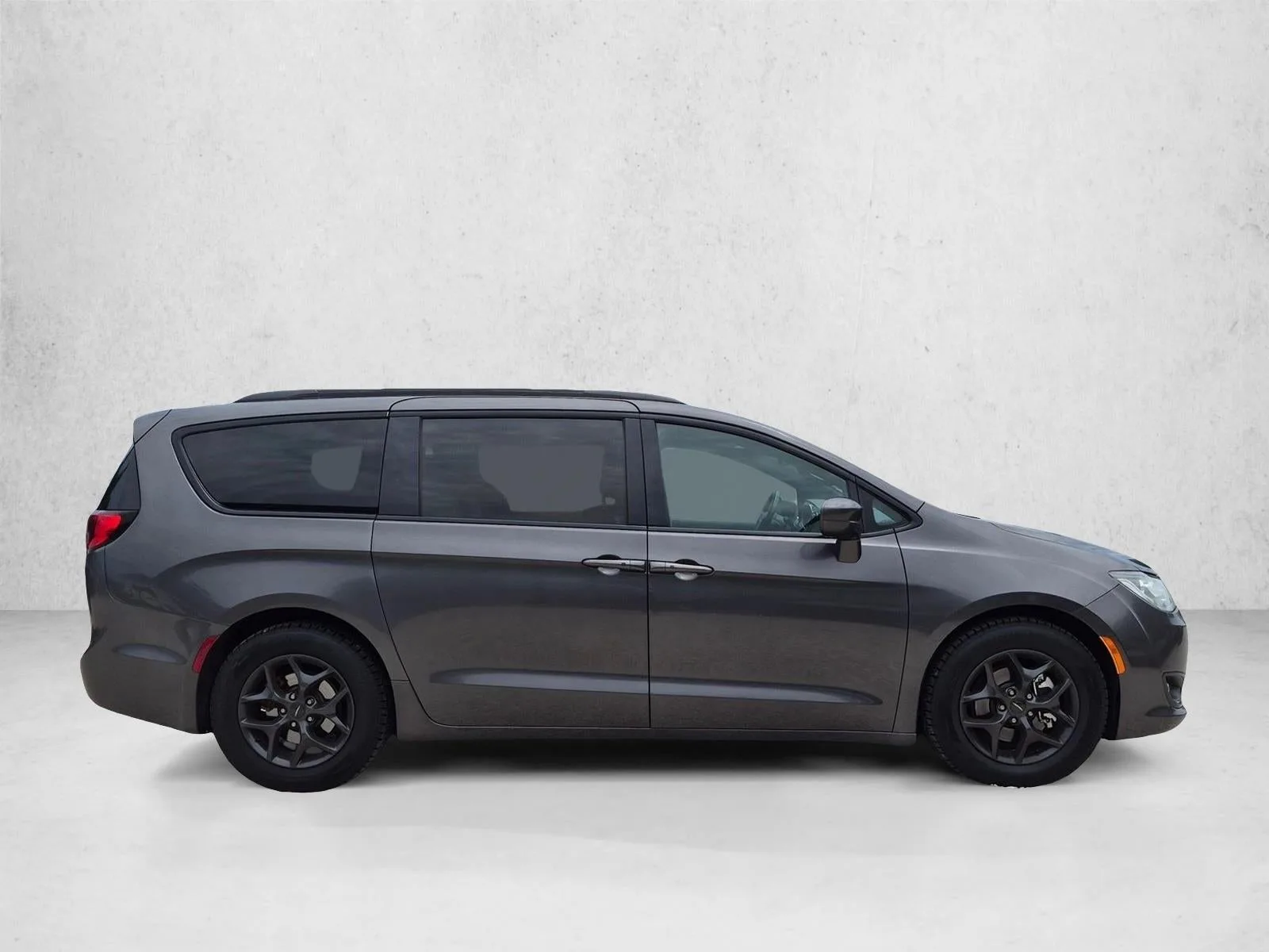 2018 Chrysler Pacifica Touring L Plus FWD photo 4
