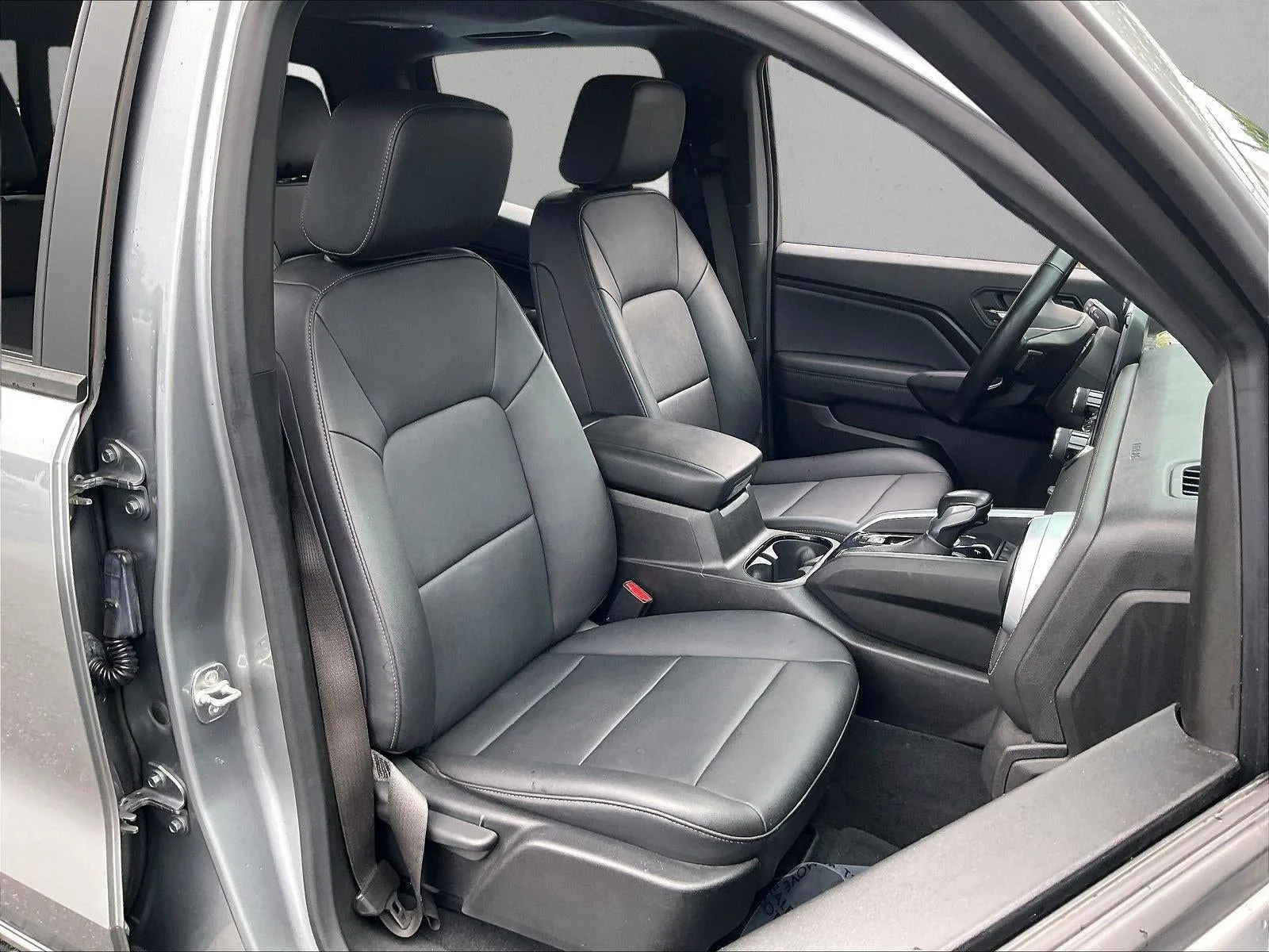 2024 Chevrolet Colorado LT photo 7