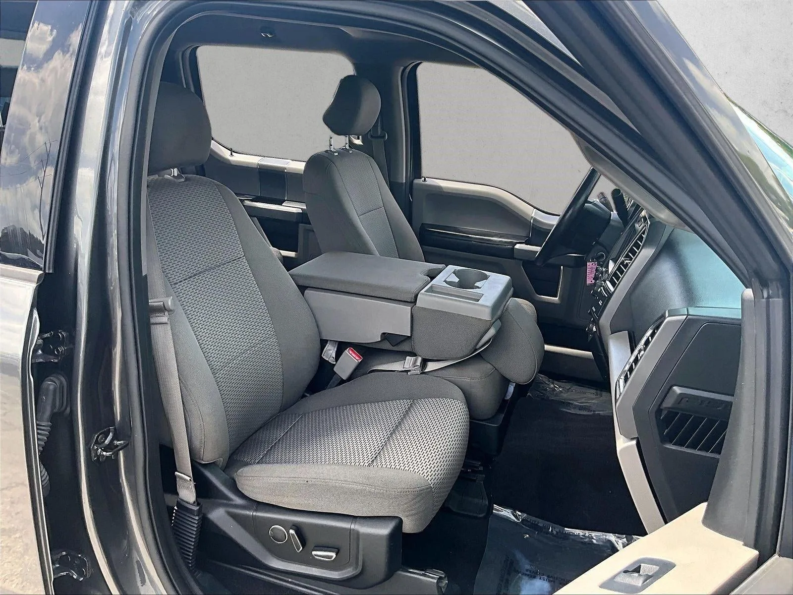 2017 Ford F-150 XL photo 8