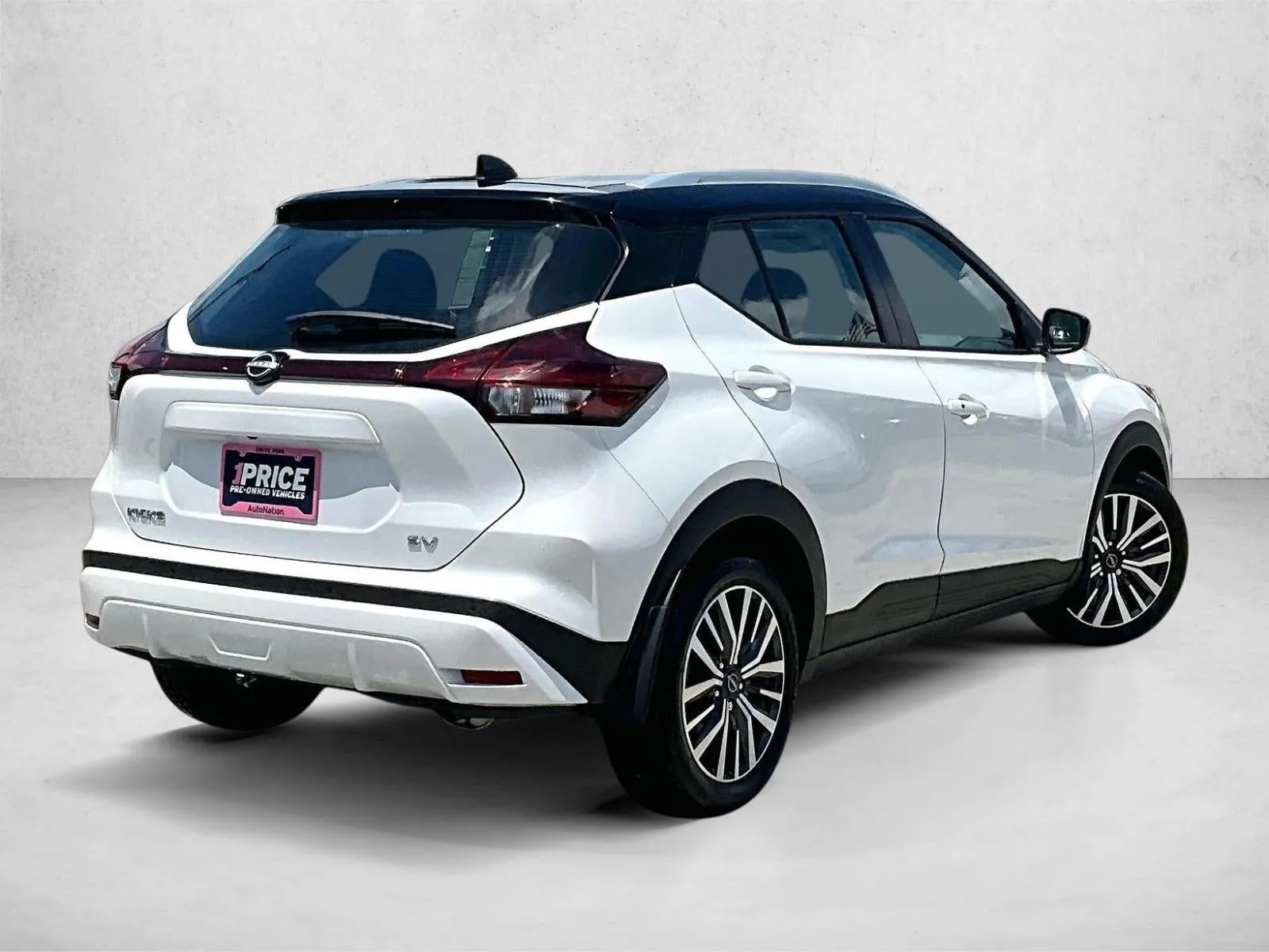 2023 Nissan Kicks SV photo 2