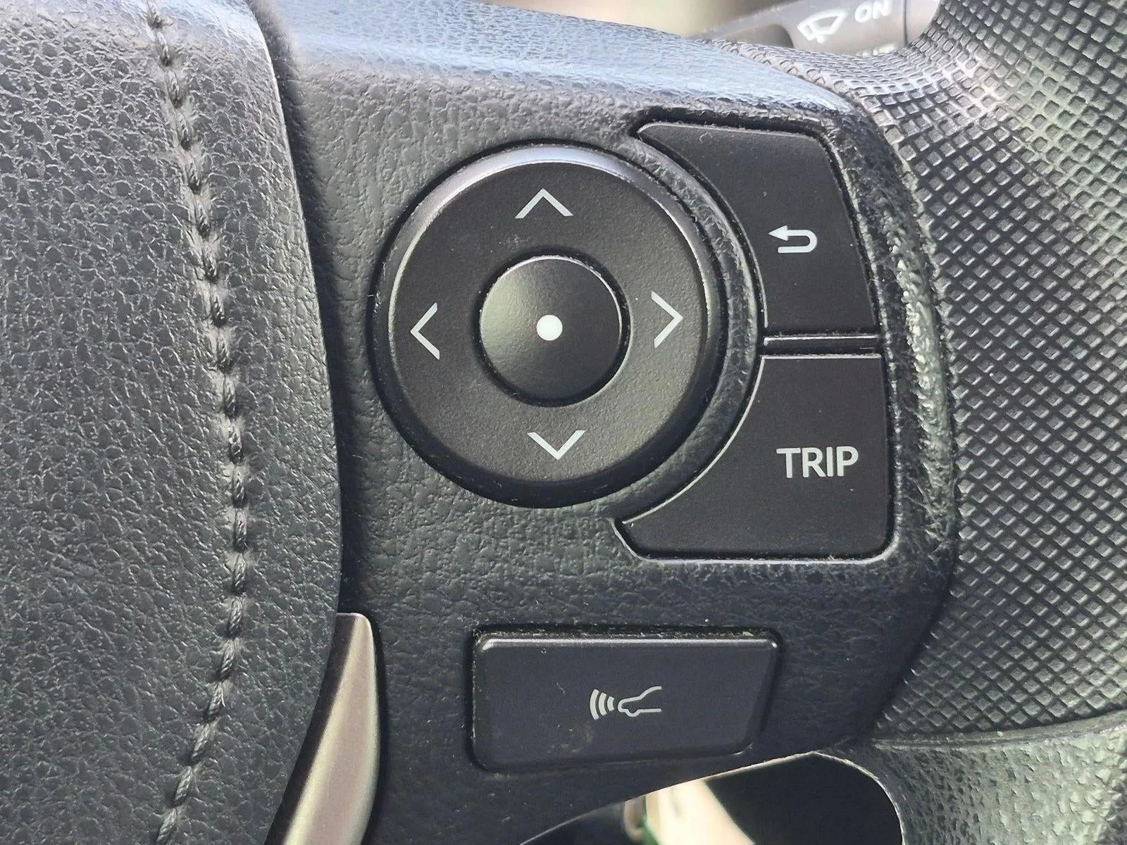 2018 Toyota RAV4 LE photo 8