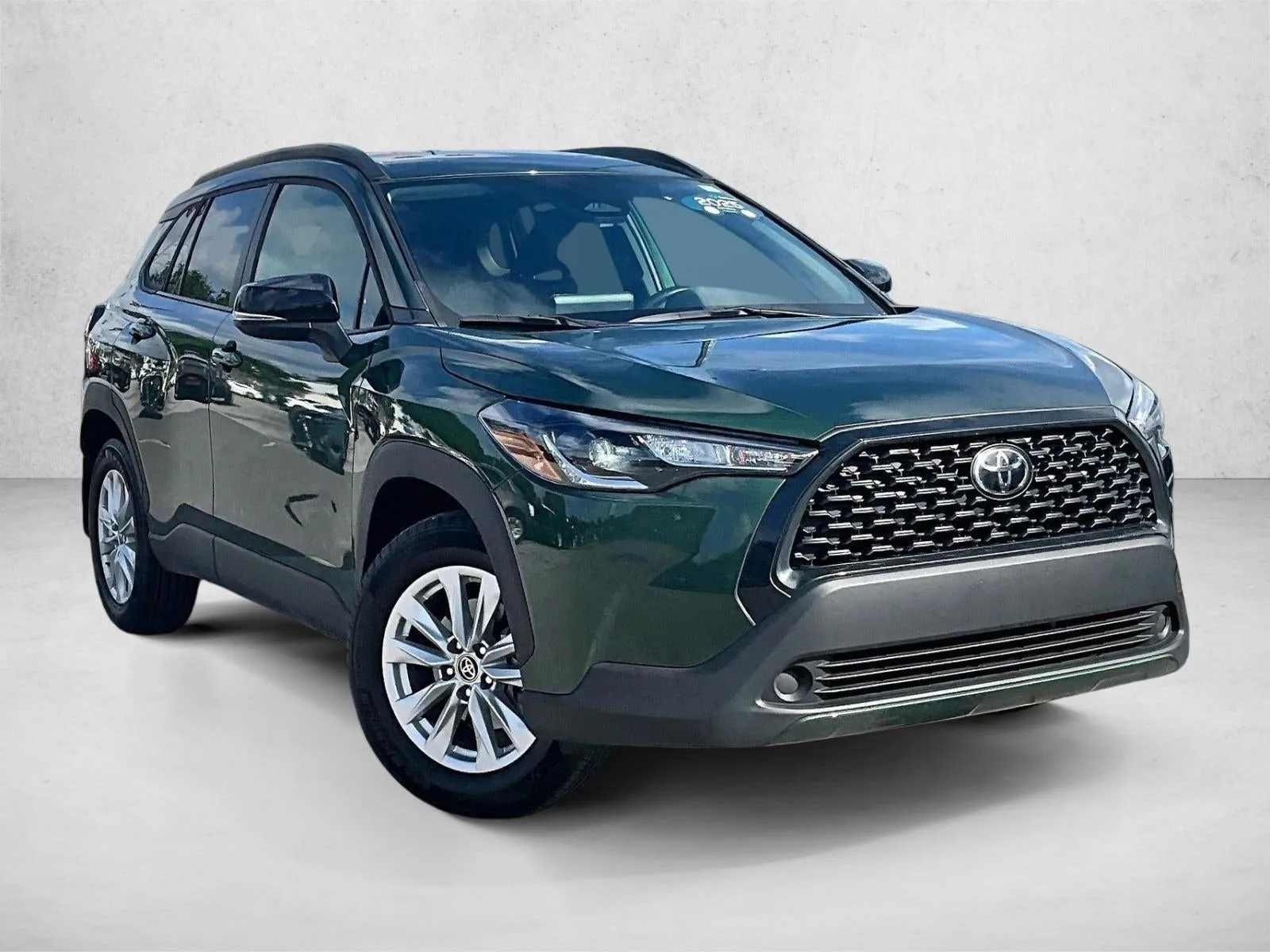 2025 Toyota Corolla Cross LE photo 12