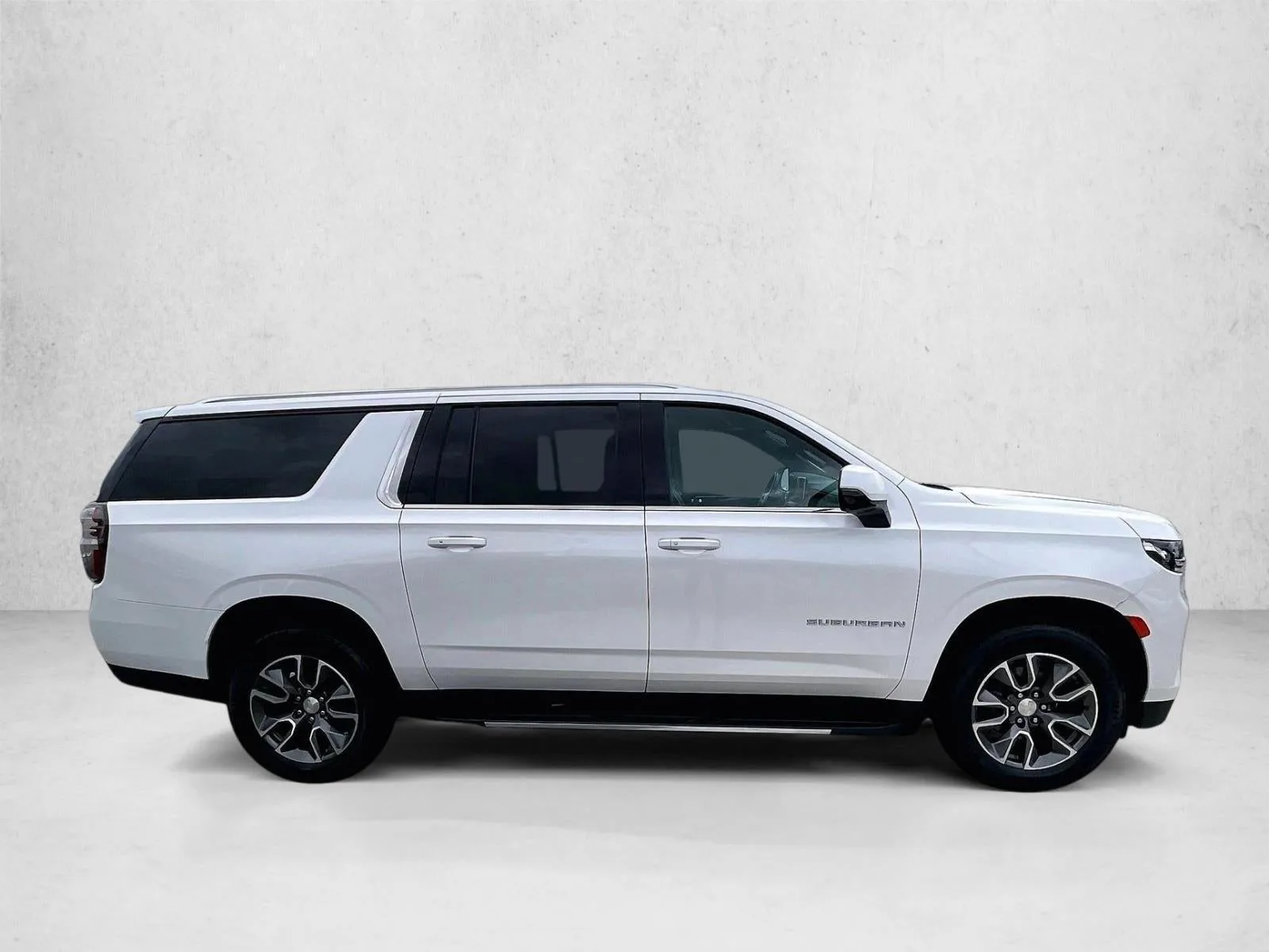 2023 Chevrolet Suburban LT photo 5