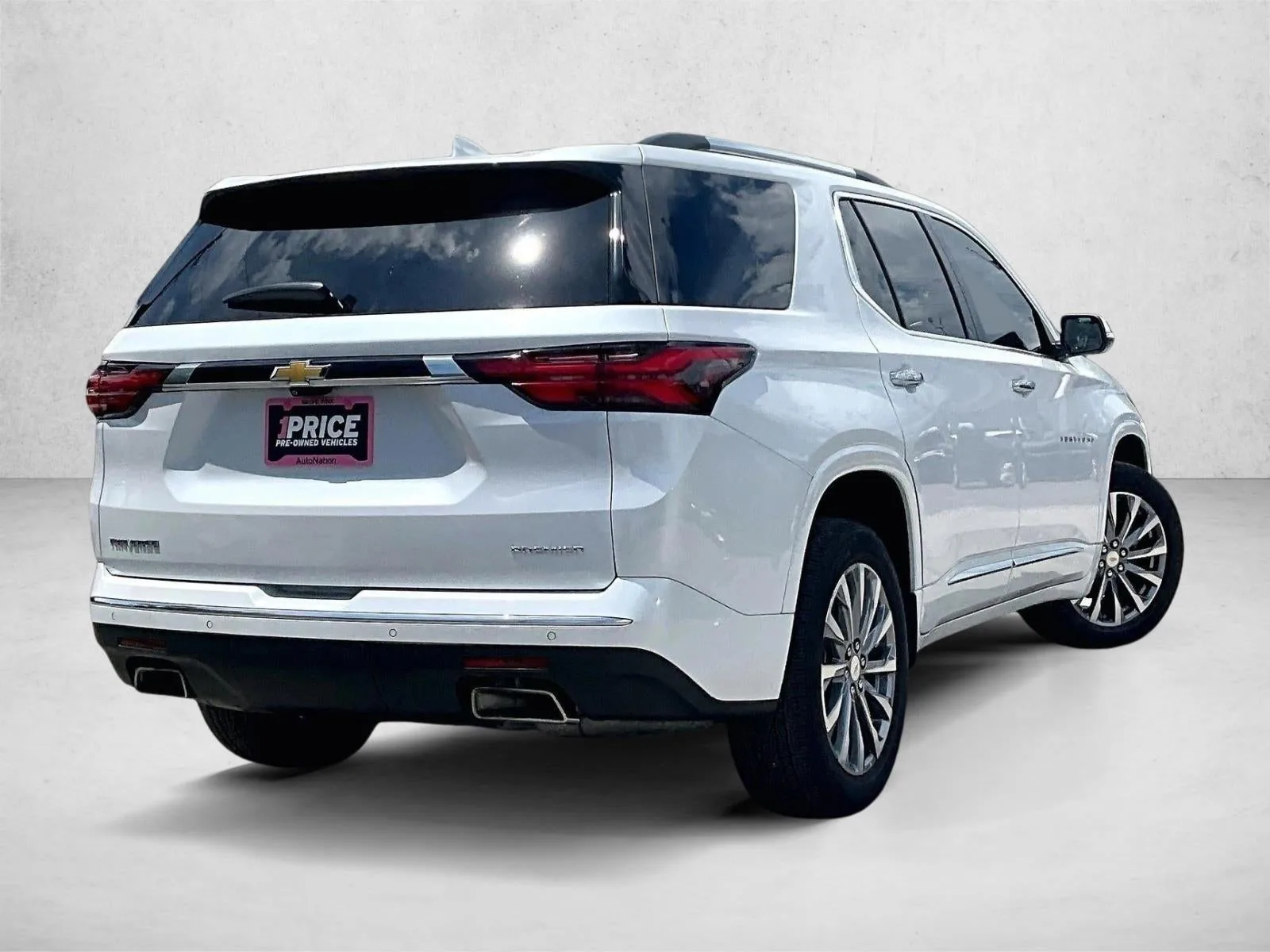 2023 Chevrolet Traverse Premier photo 2