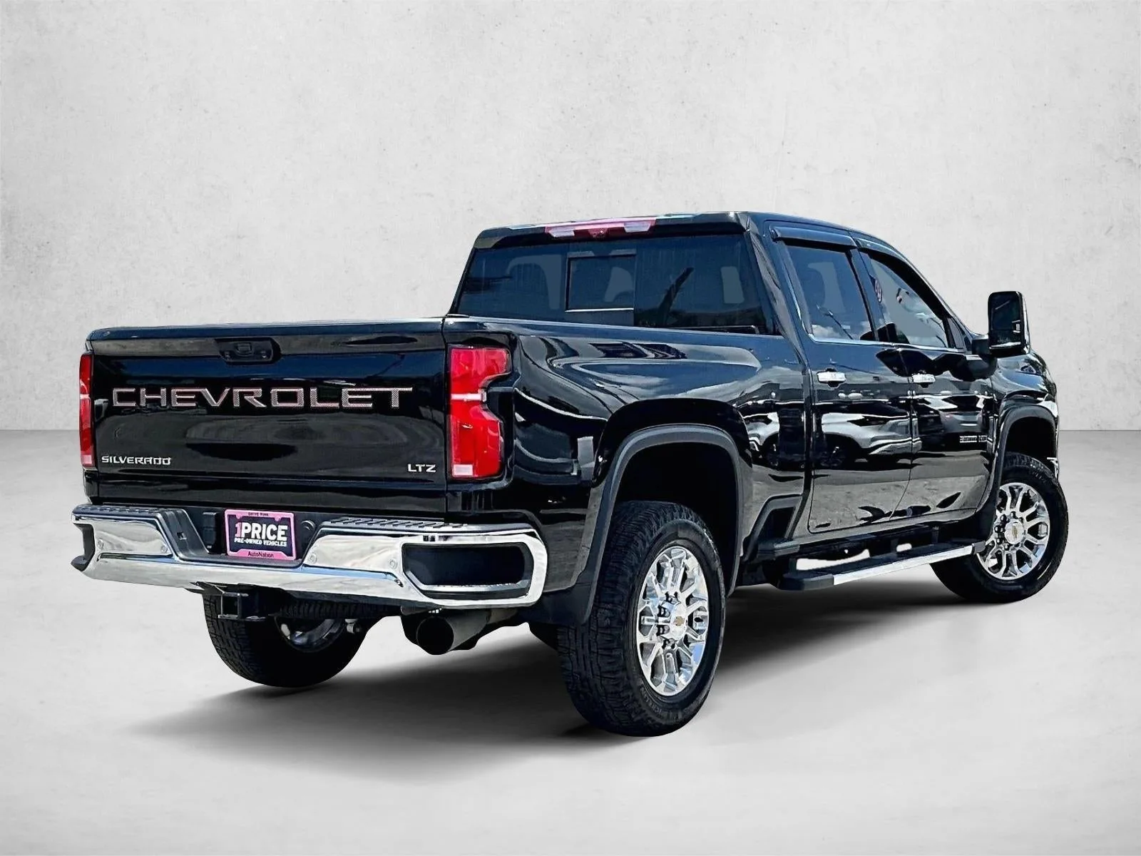 2025 Chevrolet Silverado 3500 HD LTZ photo 2