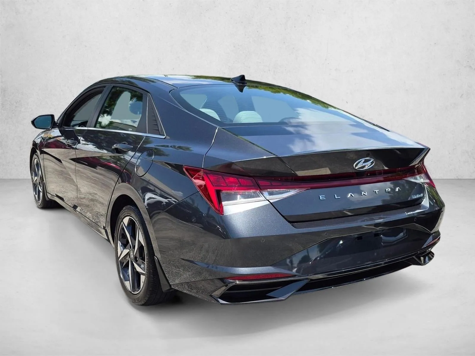 2023 Hyundai ELANTRA Limited IVT photo 5
