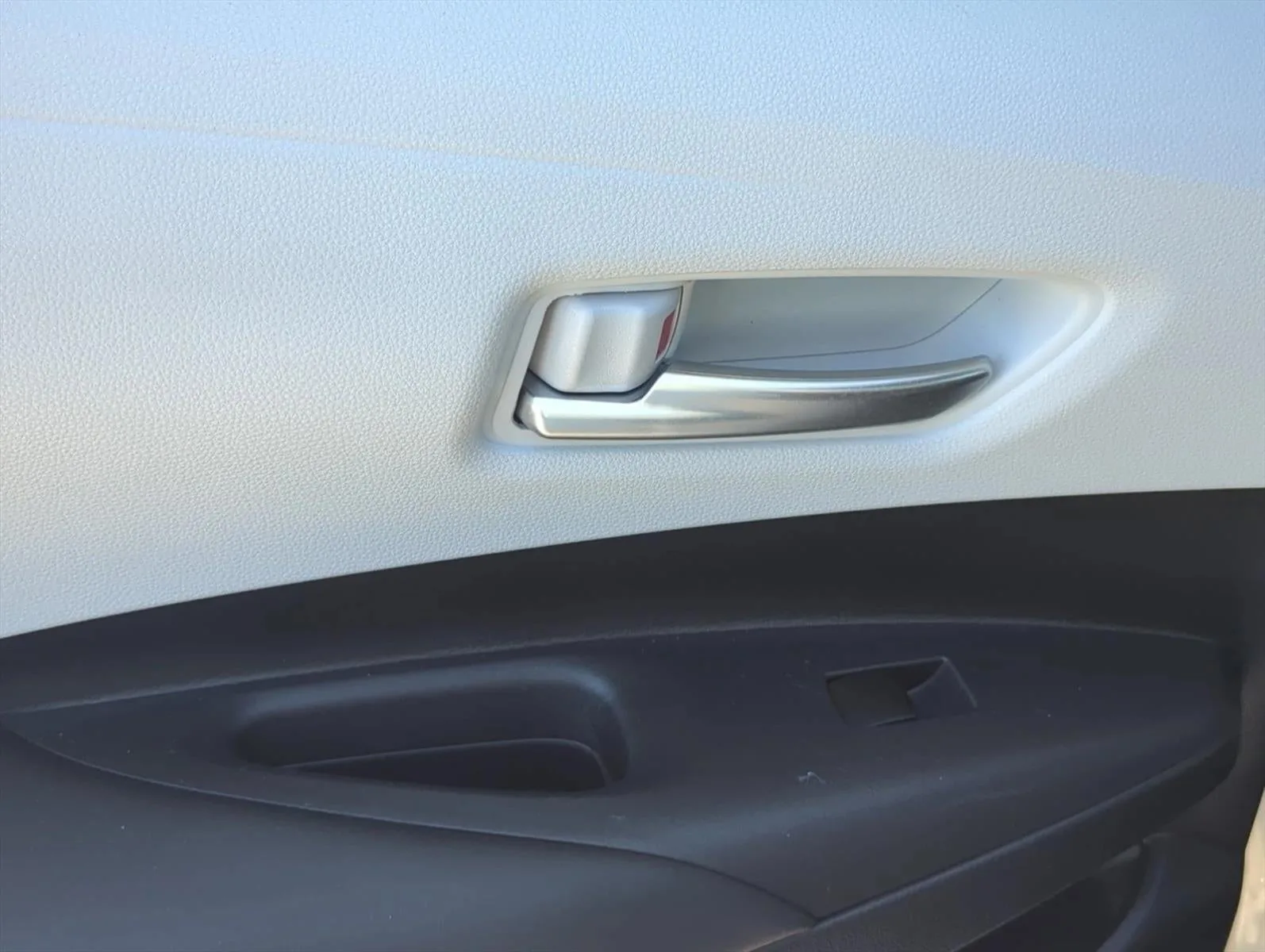2024 Toyota Corolla SE CVT (Natl) photo 7