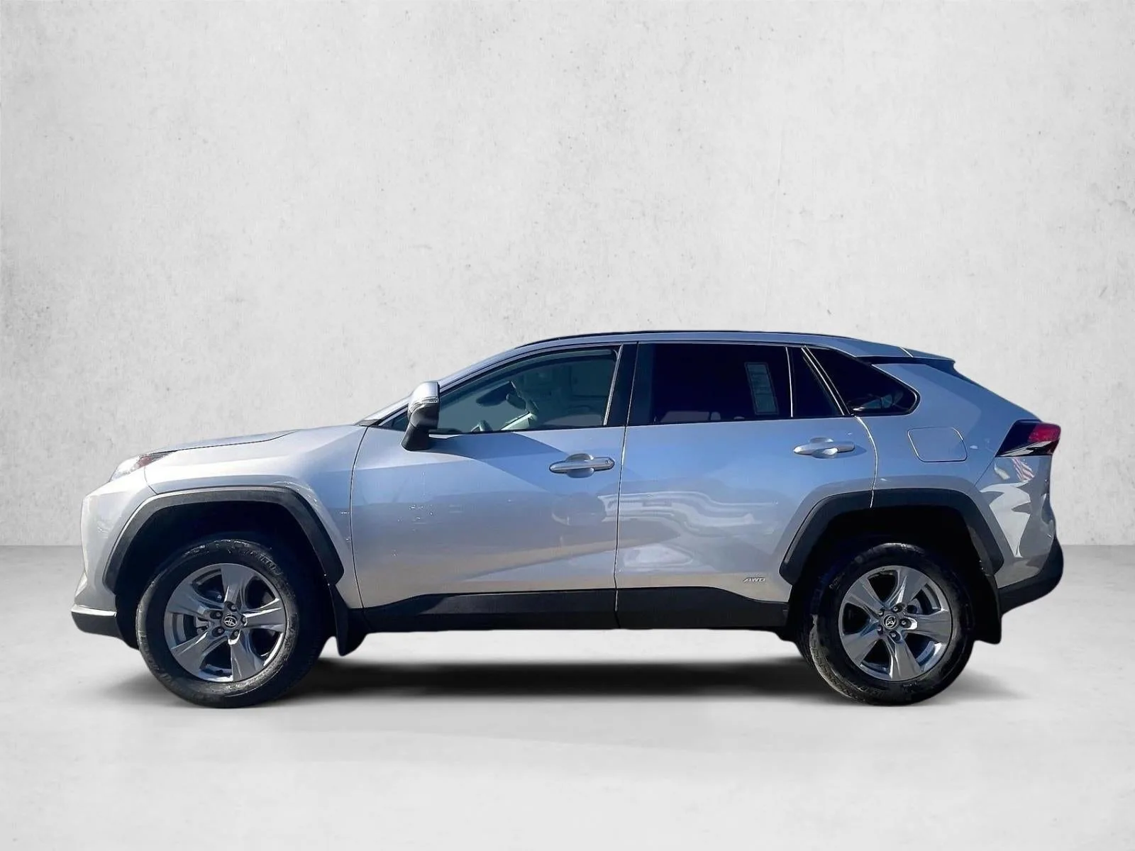 2025 Toyota RAV4 Hybrid XLE photo 6