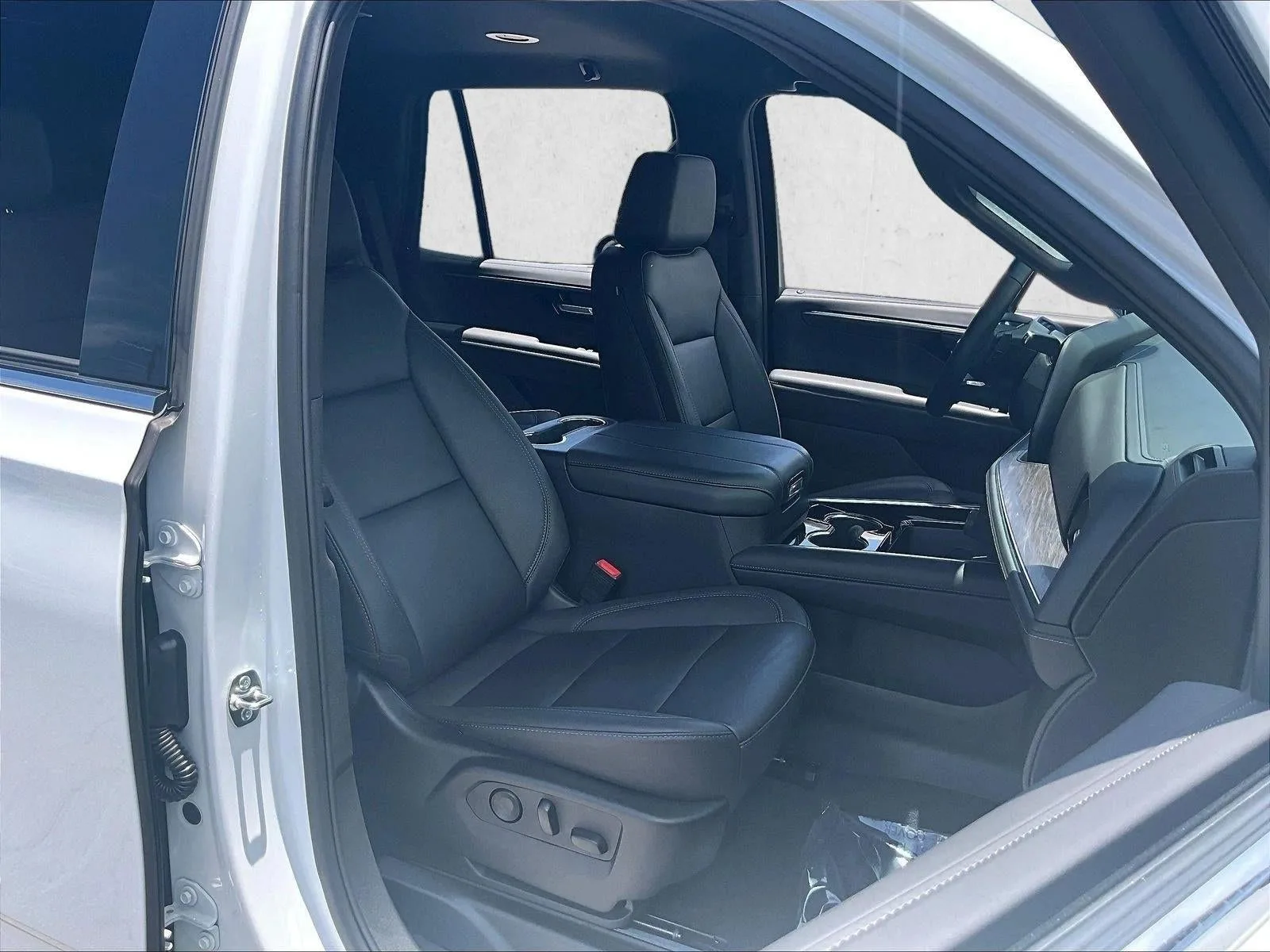 2025 Chevrolet Tahoe LT photo 9