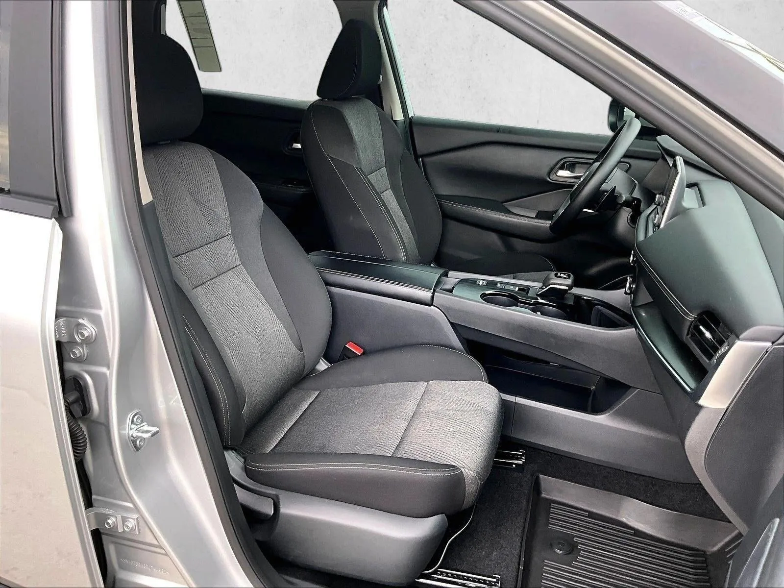 2024 Nissan Rogue SV FWD photo 9