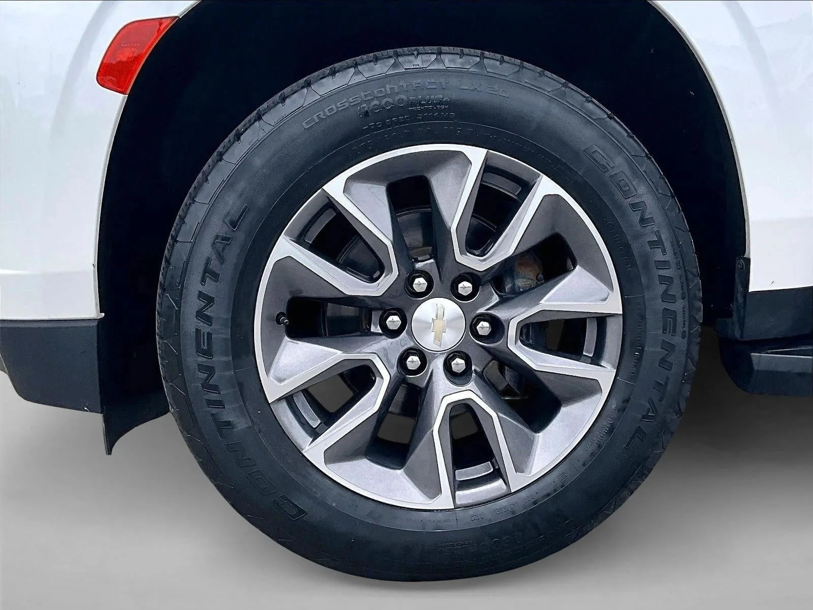 2023 Chevrolet Suburban LT photo 10