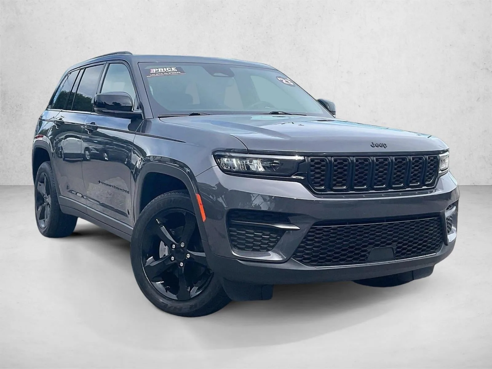 2023 Jeep Grand Cherokee Altitude 4x4 photo 12