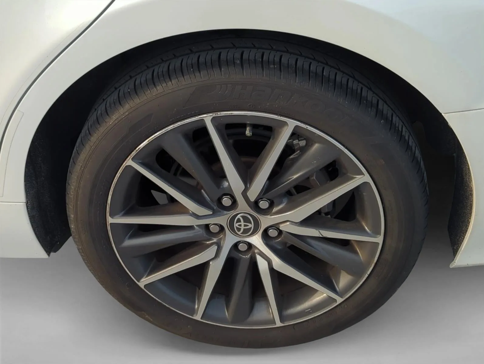 2023 Toyota Camry XLE Auto (SE) photo 7
