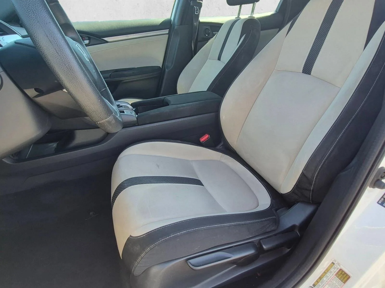 2018 Honda Civic Hatchback EX CVT photo 10