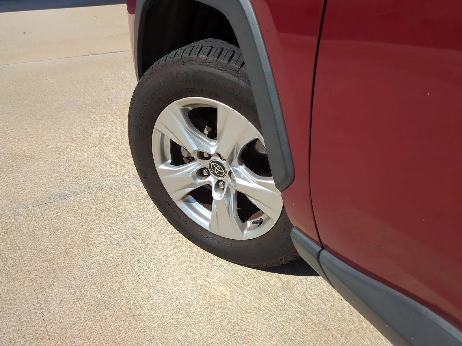 2021 Toyota RAV4 XLE FWD (GS) photo 10