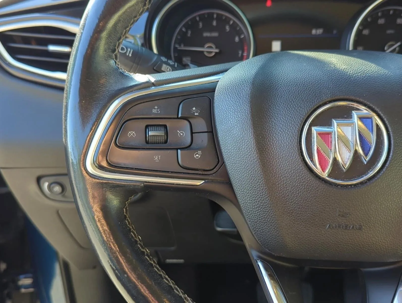 2020 Buick Encore GX Essence FWD photo 11