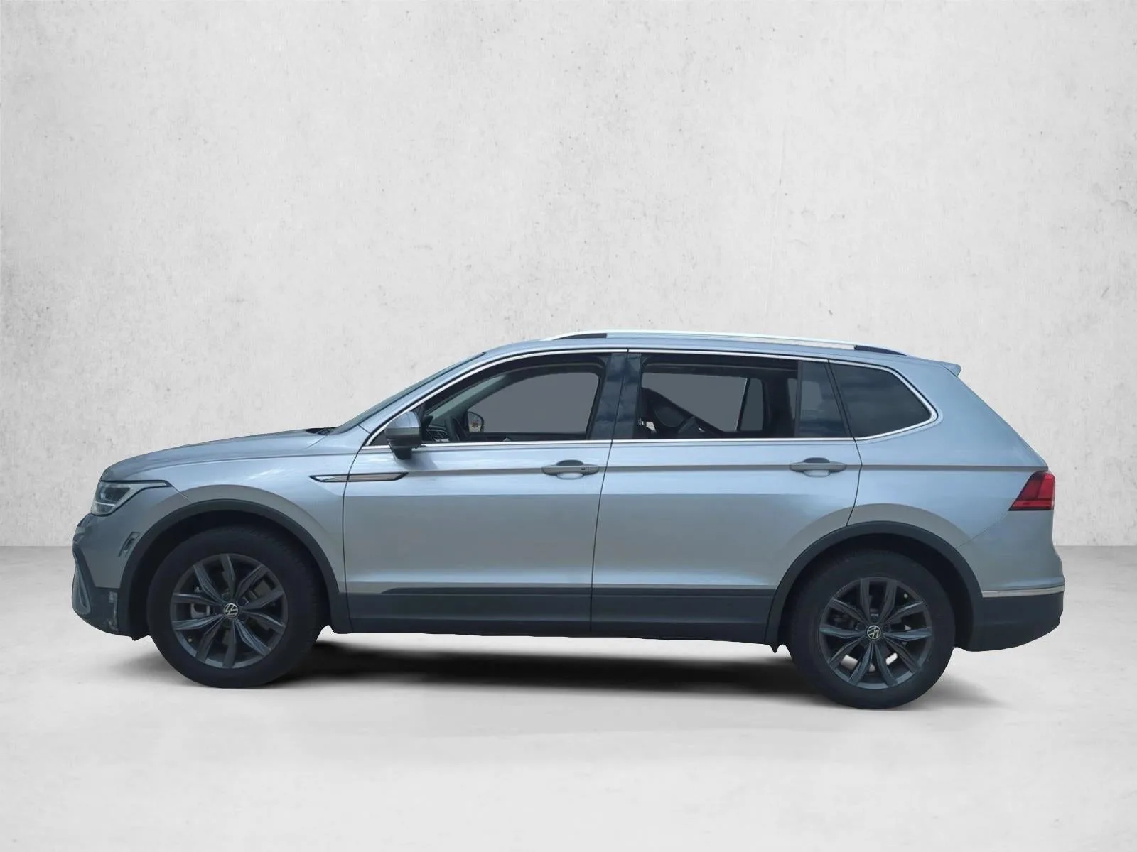 2022 Volkswagen Tiguan 2.0T SE FWD photo 8