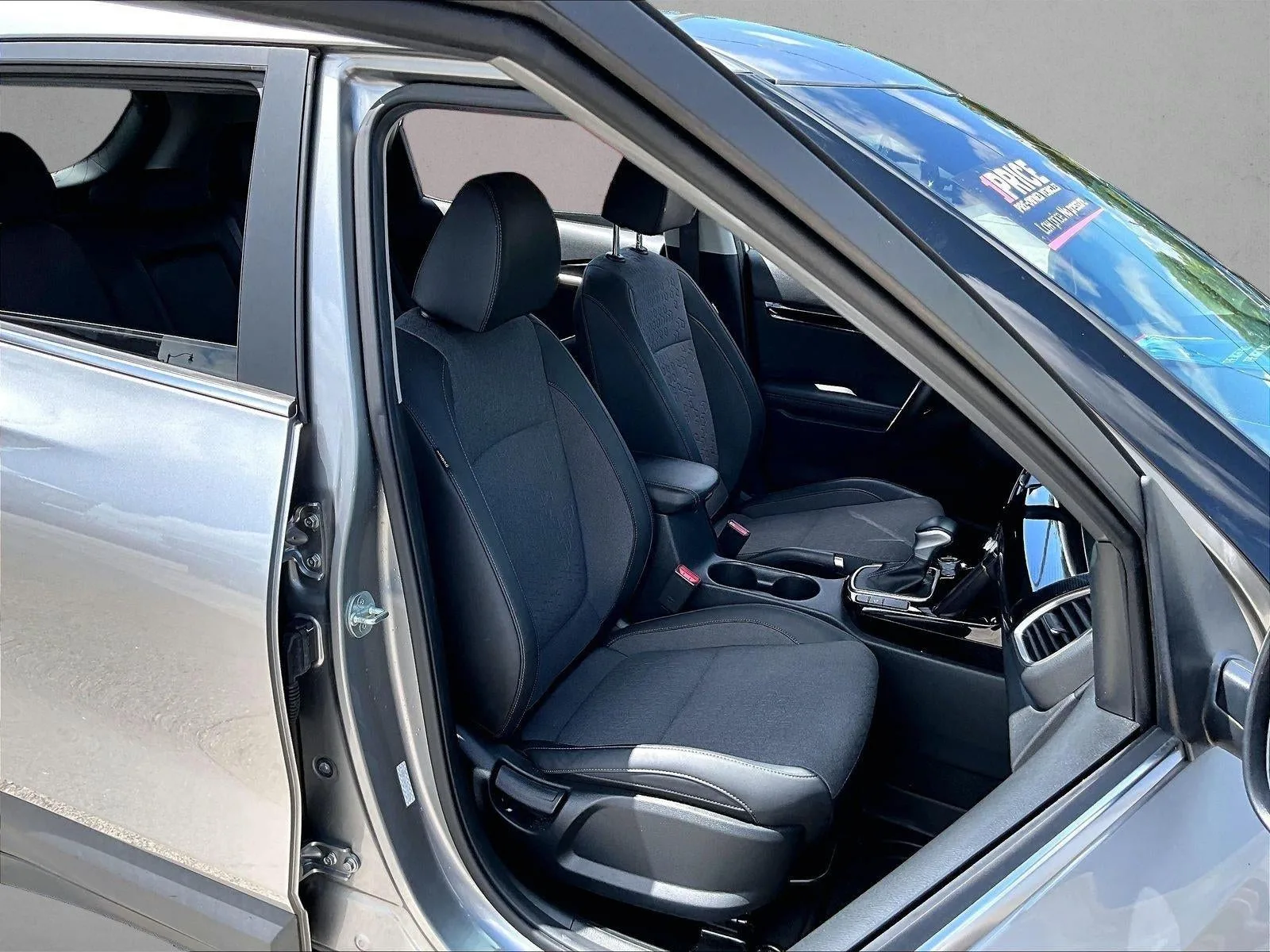 2024 Kia Seltos S photo 9