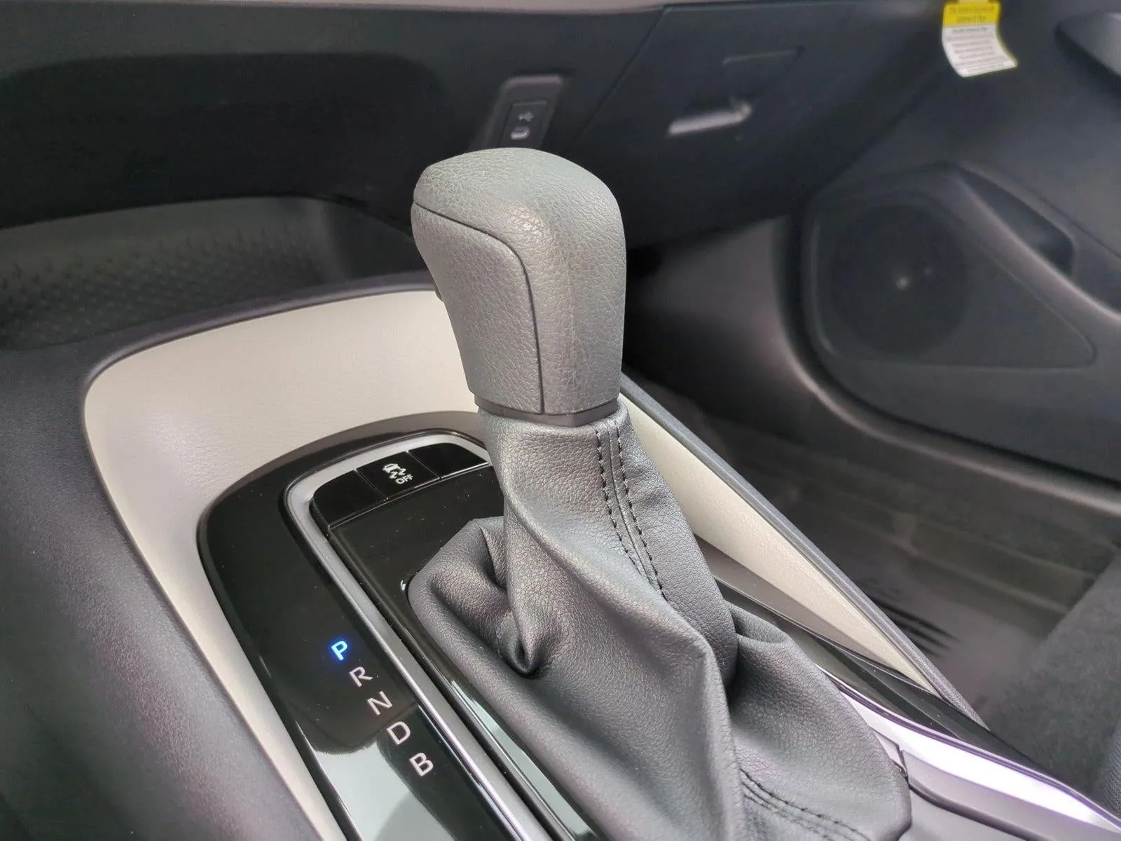2026 Toyota Corolla LE CVT (Natl) photo 12