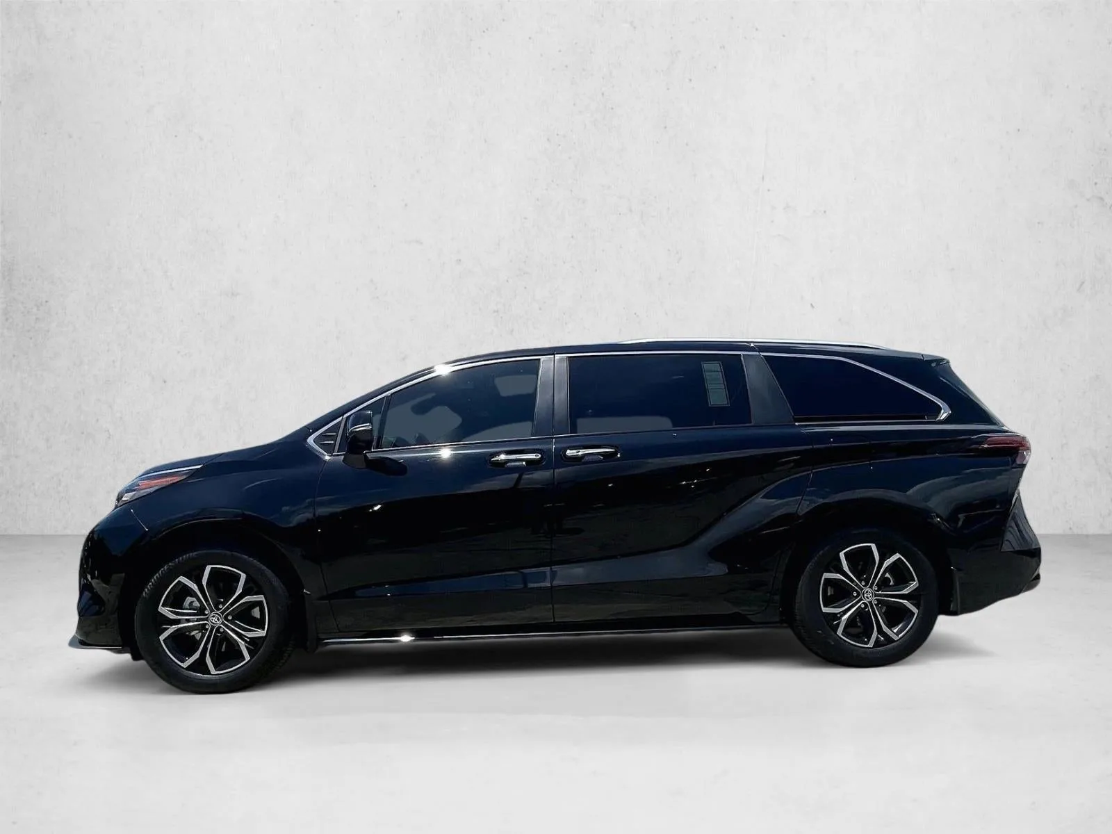 2025 Toyota Sienna Platinum photo 4