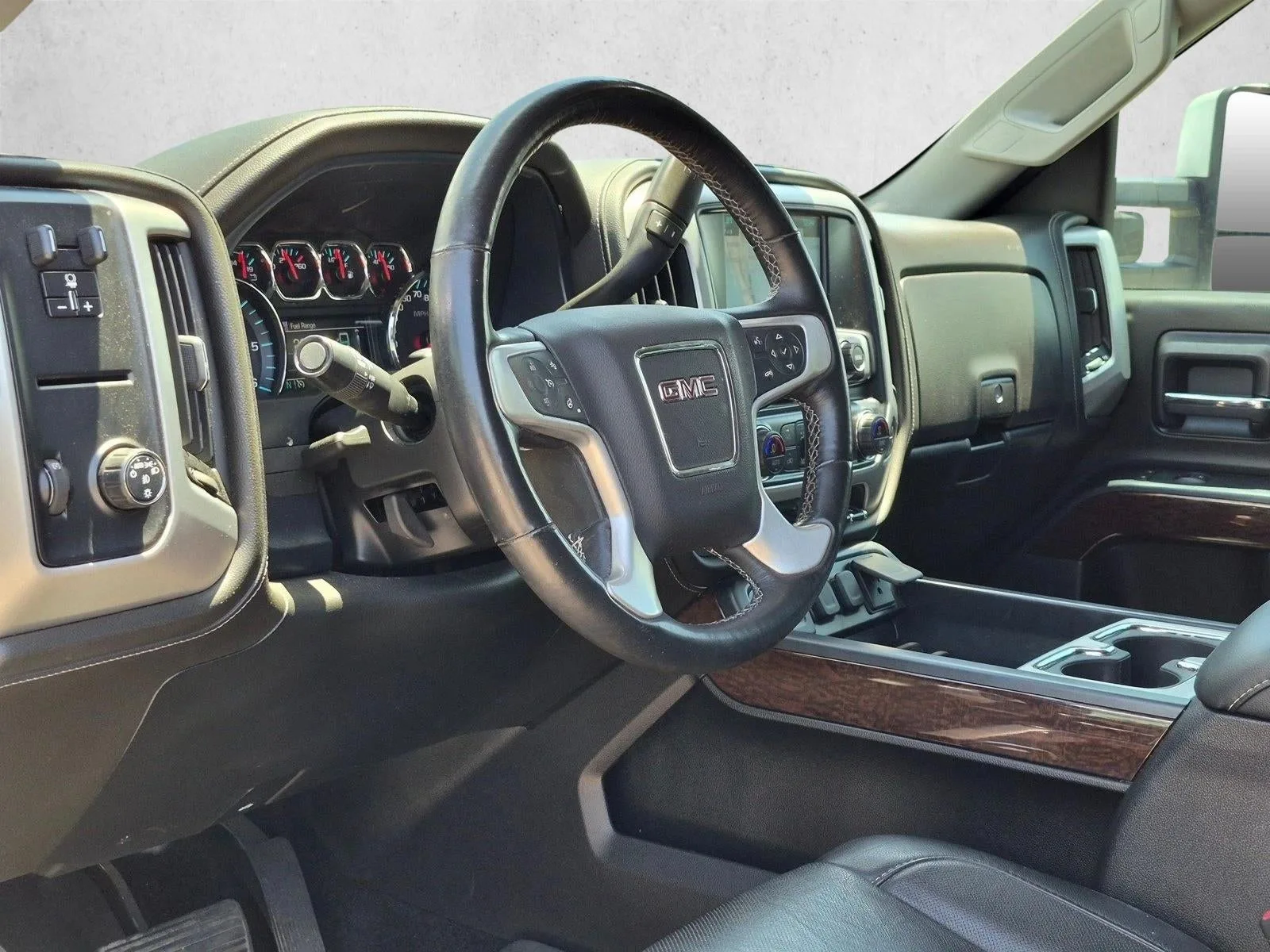 2018 GMC Sierra 1500 Crew Cab Short Box 2-Wheel Drive SLT photo 8