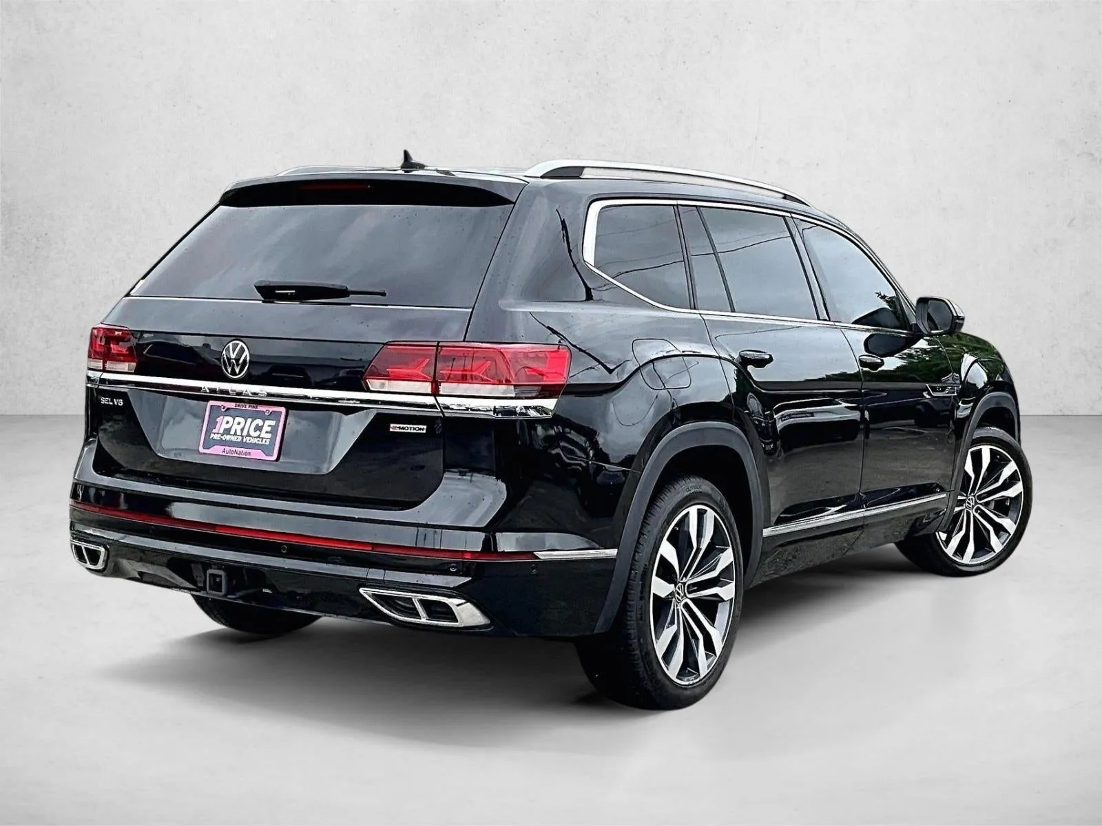 2022 Volkswagen Atlas 3.6L V6 SEL Premium R-Line photo 2