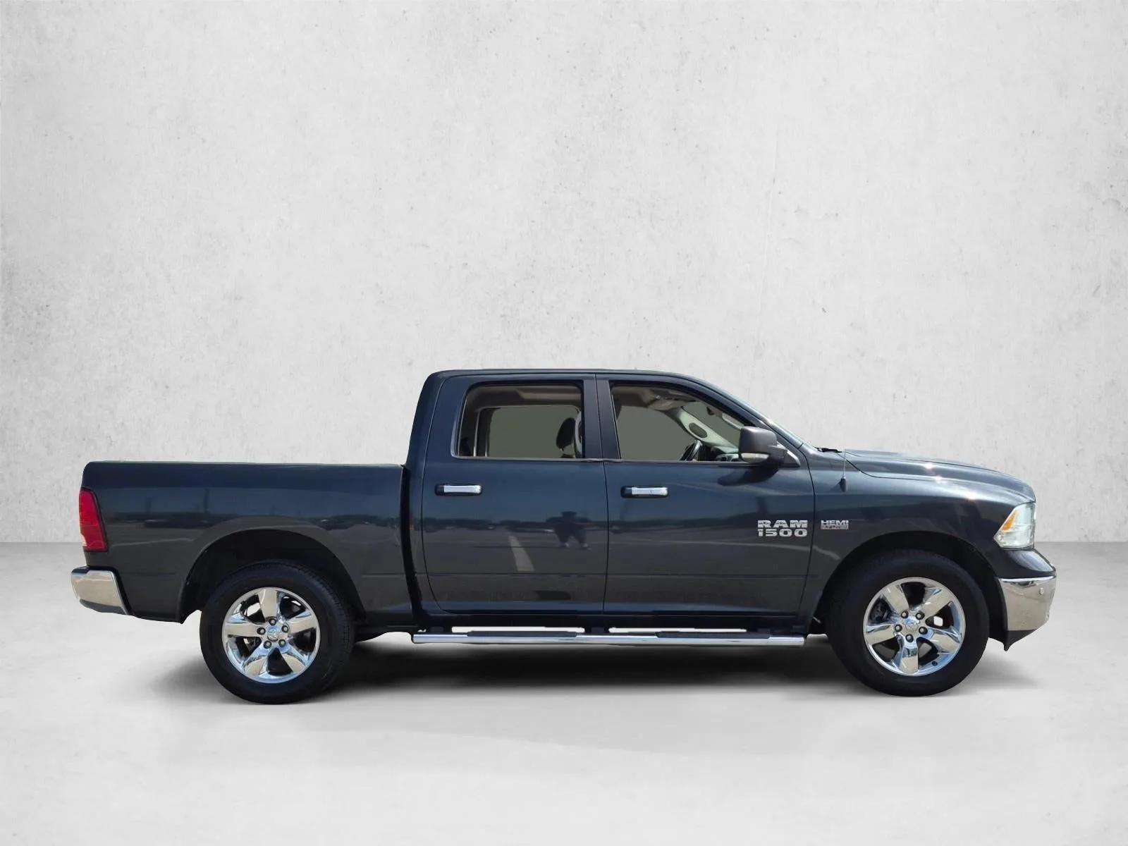 2017 RAM 1500 Big Horn 4x4 Crew Cab 5'7" Box photo 4