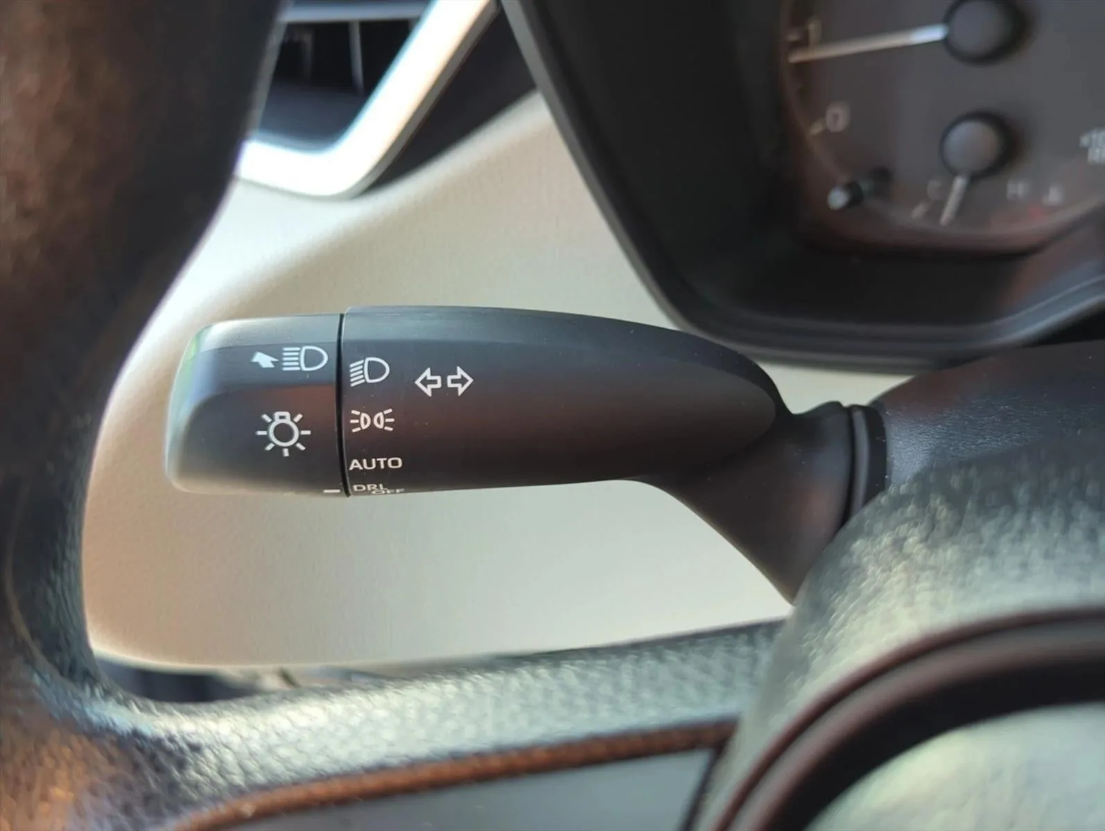2025 Toyota Corolla LE CVT (Natl) photo 12