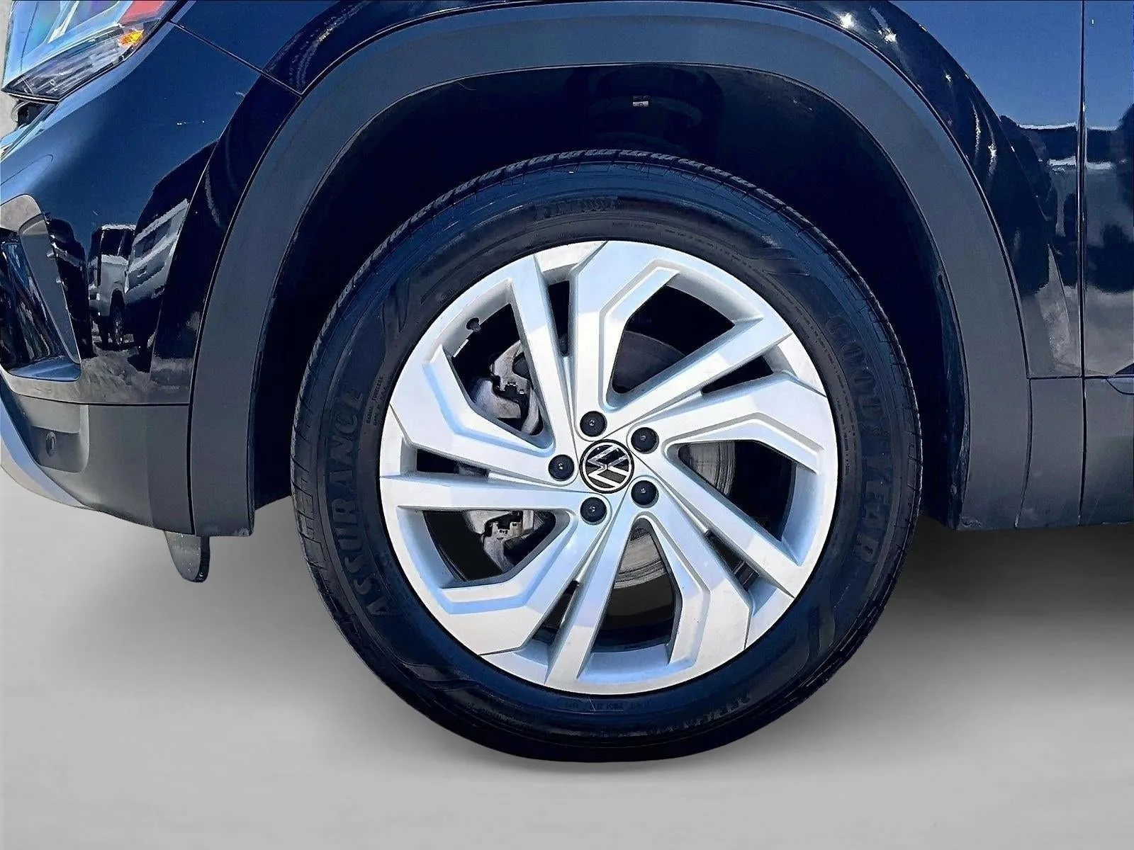 2023 Volkswagen Atlas 2.0T SE w/Technology photo 10