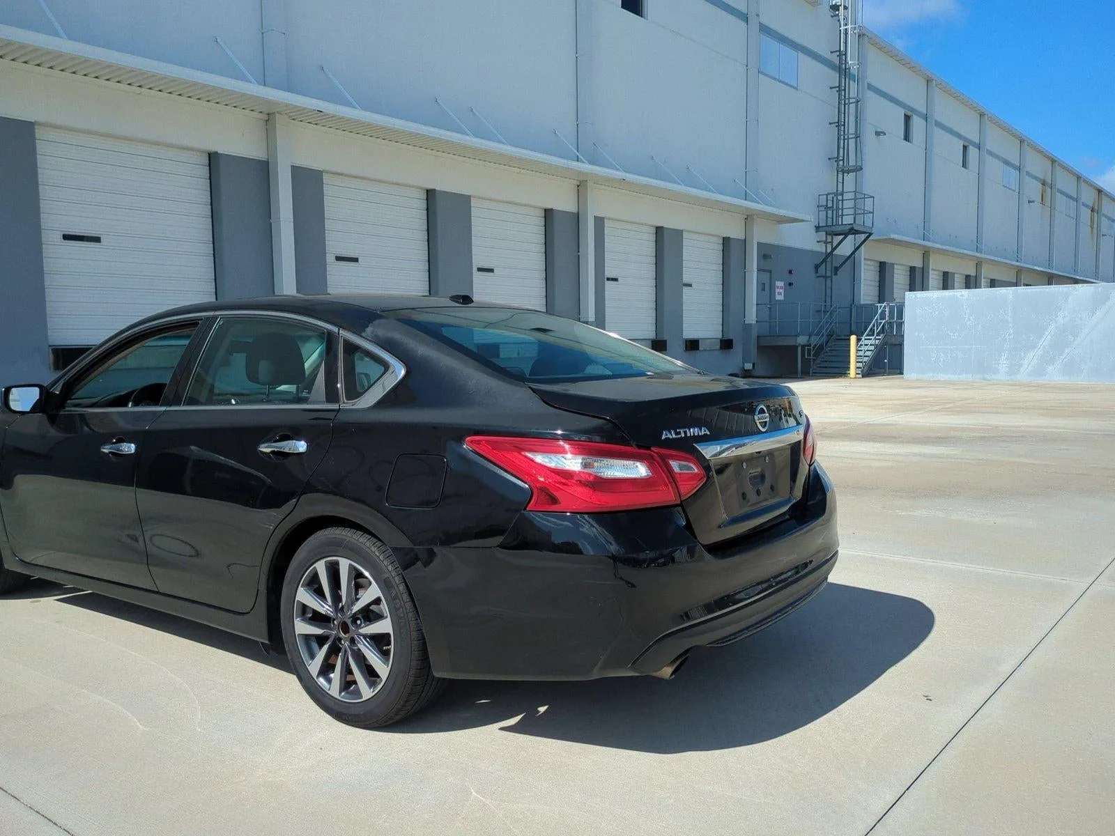 2017 Nissan Altima 2.5 SV Sedan photo 7