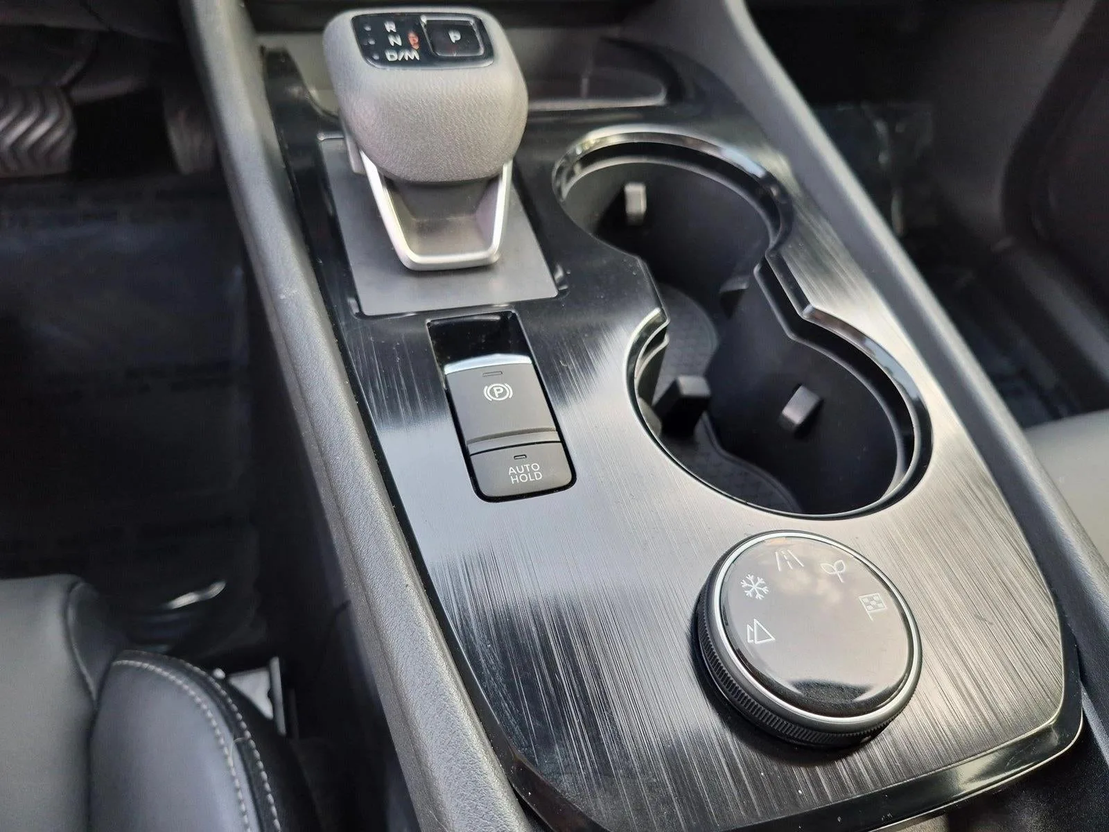 2023 Nissan Rogue AWD SV photo 12