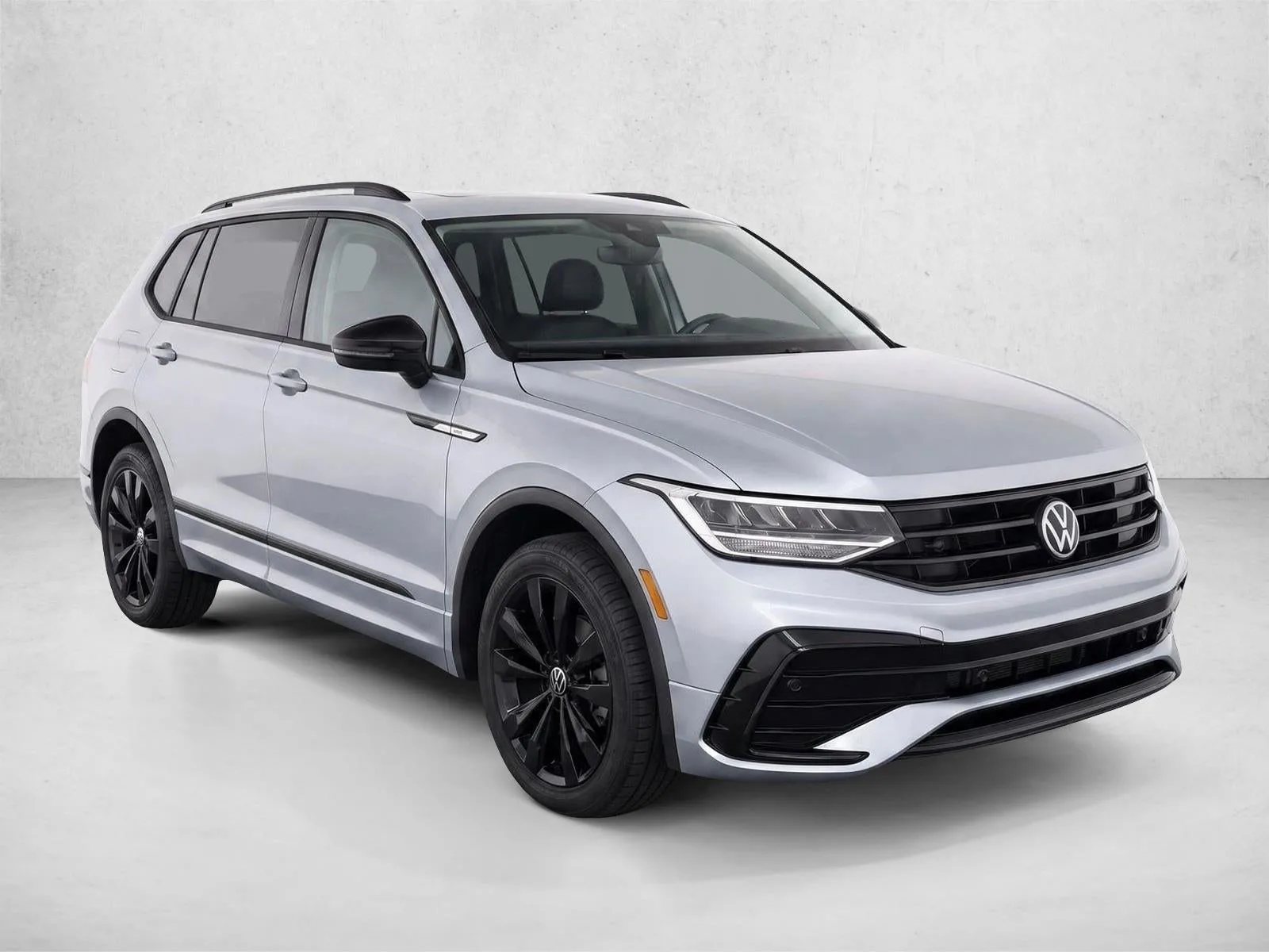 2023 Volkswagen Tiguan 2.0T SE R-Line Black FWD photo 3