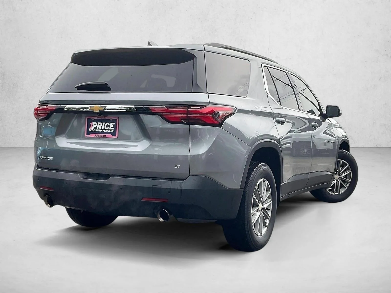 2023 Chevrolet Traverse LT Cloth photo 2