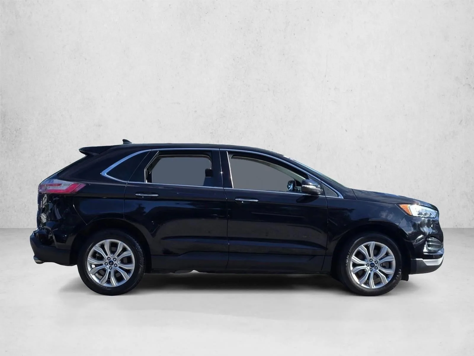 2022 Ford Edge Titanium AWD photo 4