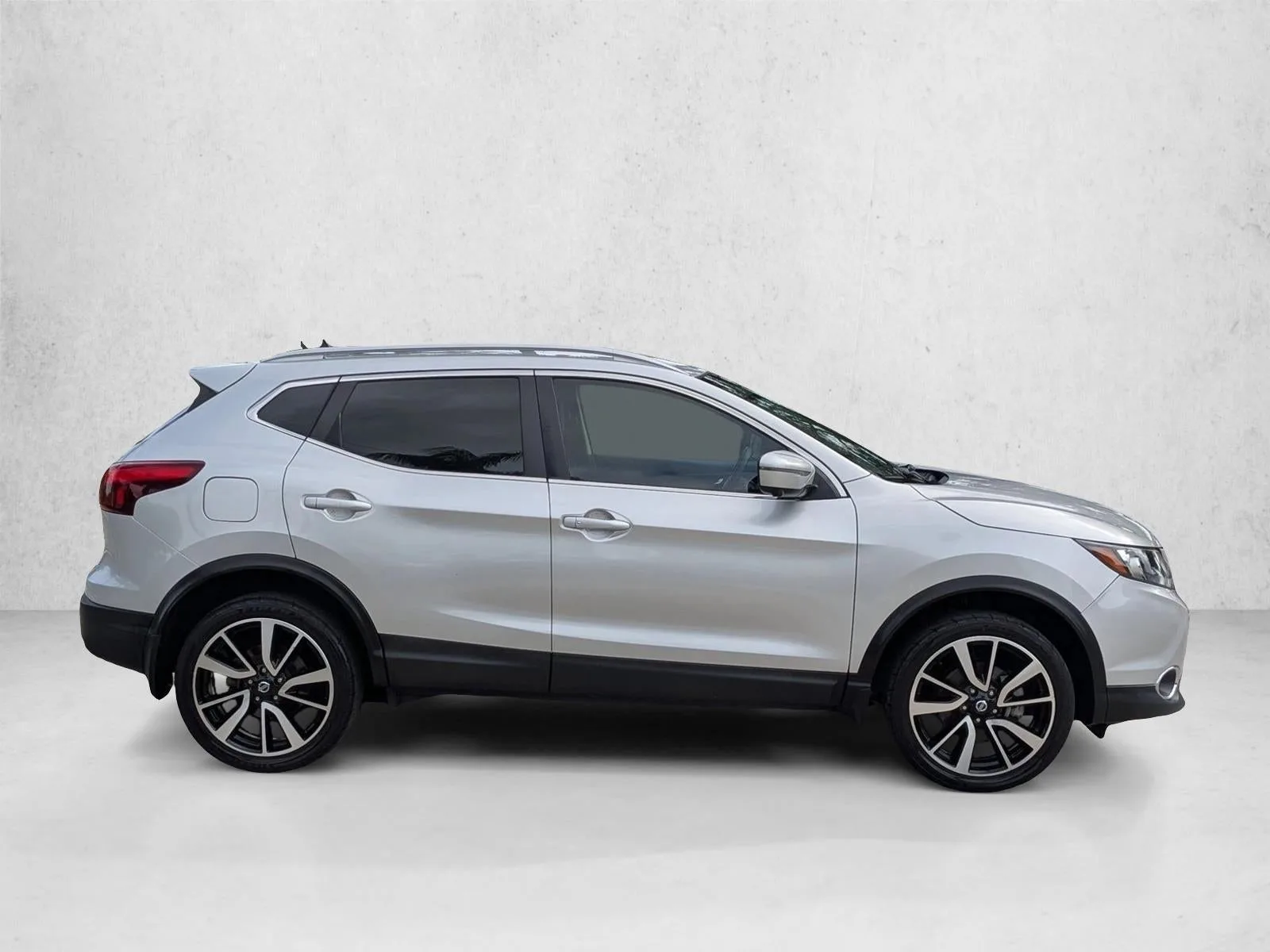 2017 Nissan Rogue Sport FWD SL photo 4