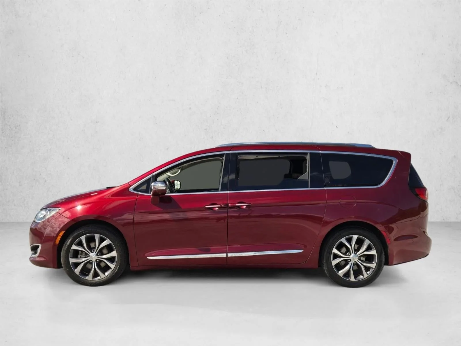 2017 Chrysler Pacifica Limited FWD photo 9