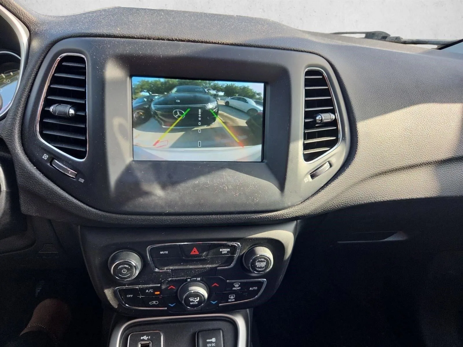 2021 Jeep Compass Latitude FWD photo 9