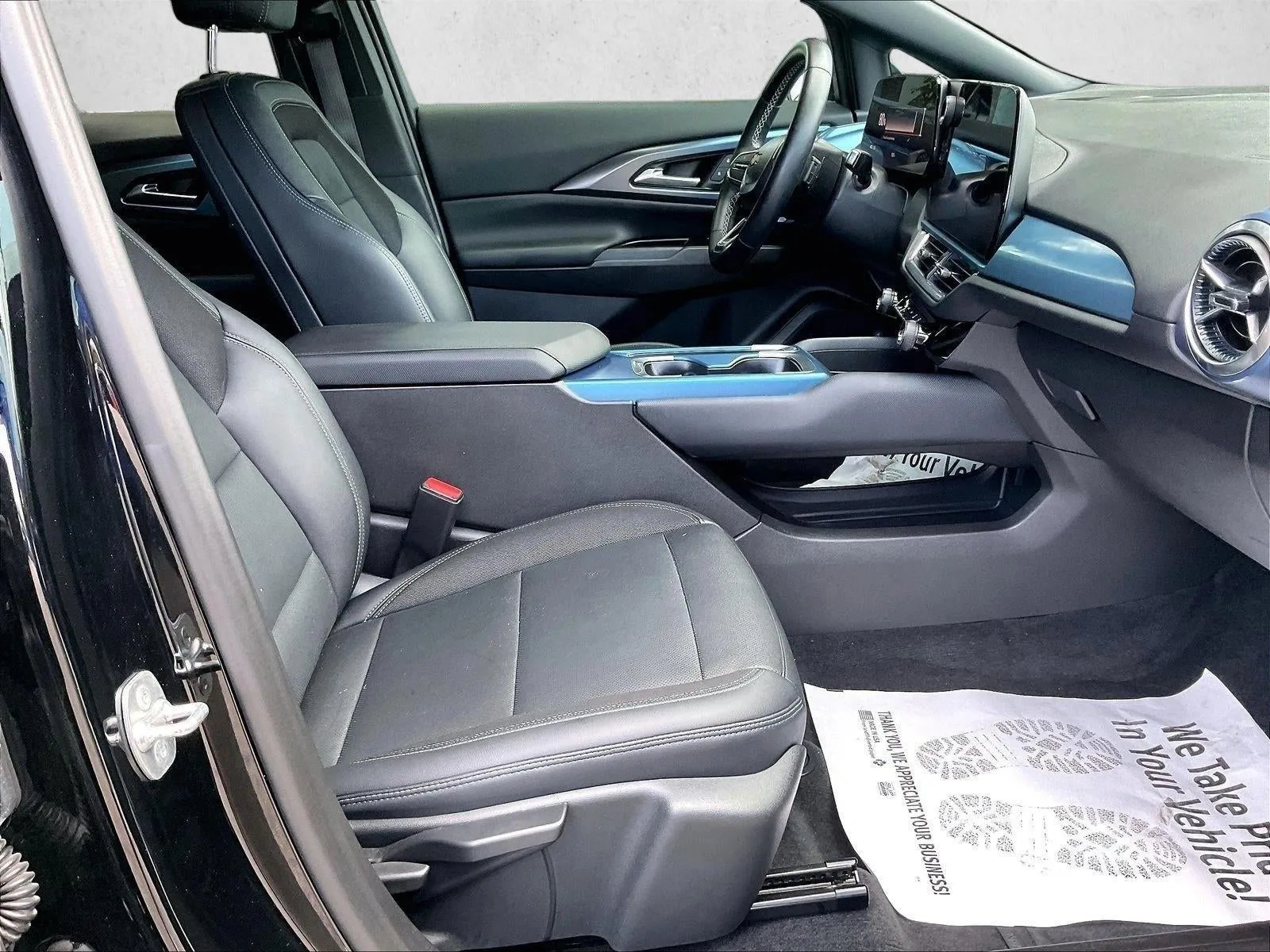2024 Chevrolet Equinox EV 2LT photo 9