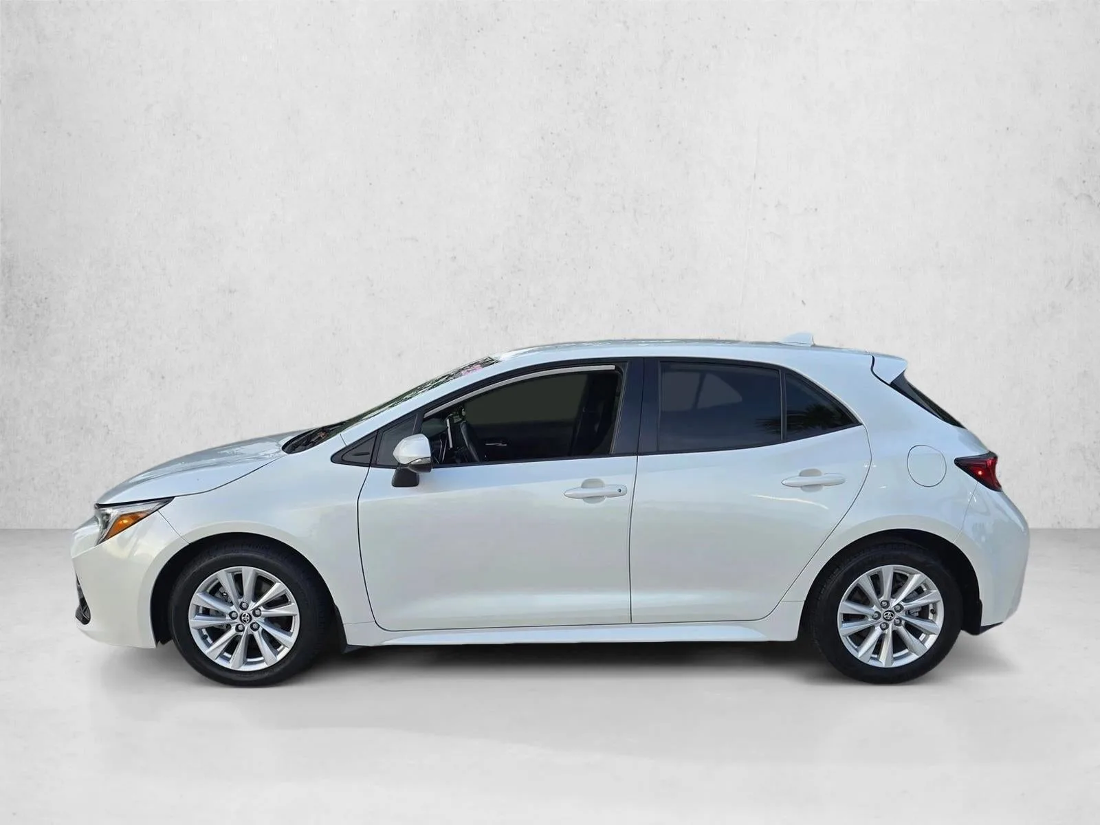 2023 Toyota Corolla Hatchback SE CVT (Natl) photo 8