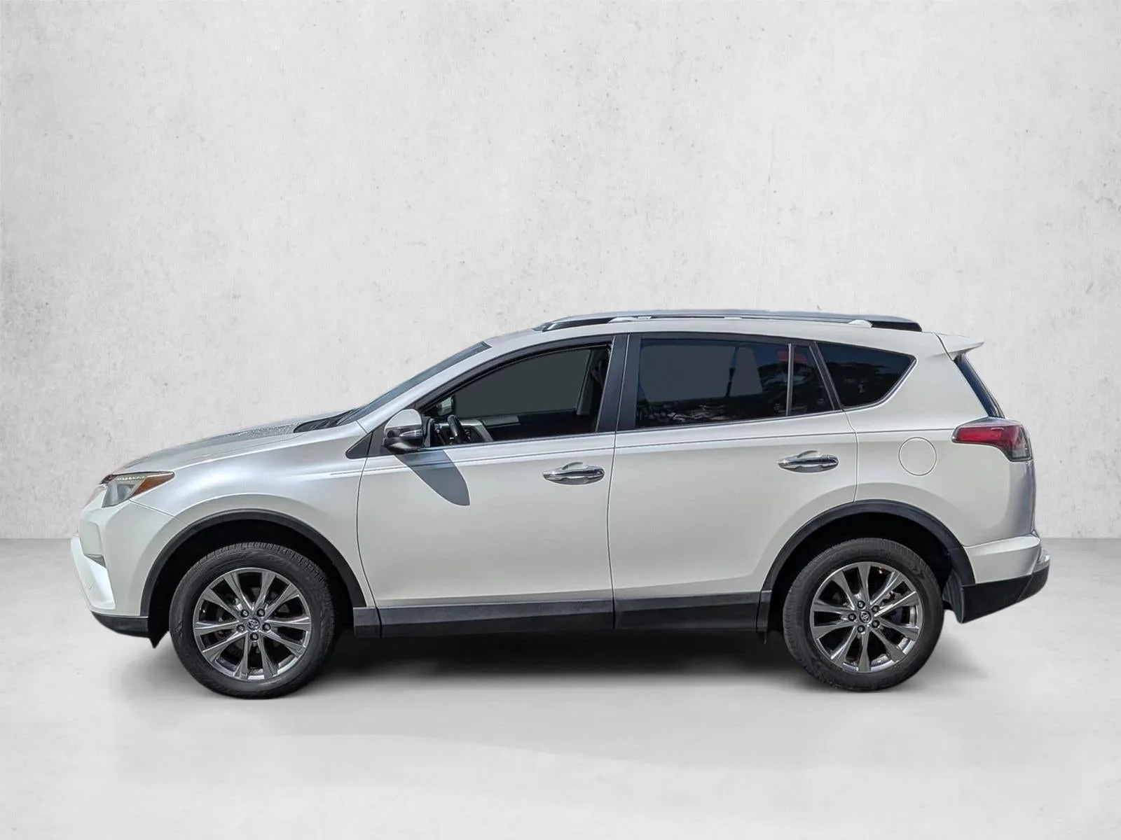2016 Toyota RAV4 FWD 4dr Limited (Natl) photo 9